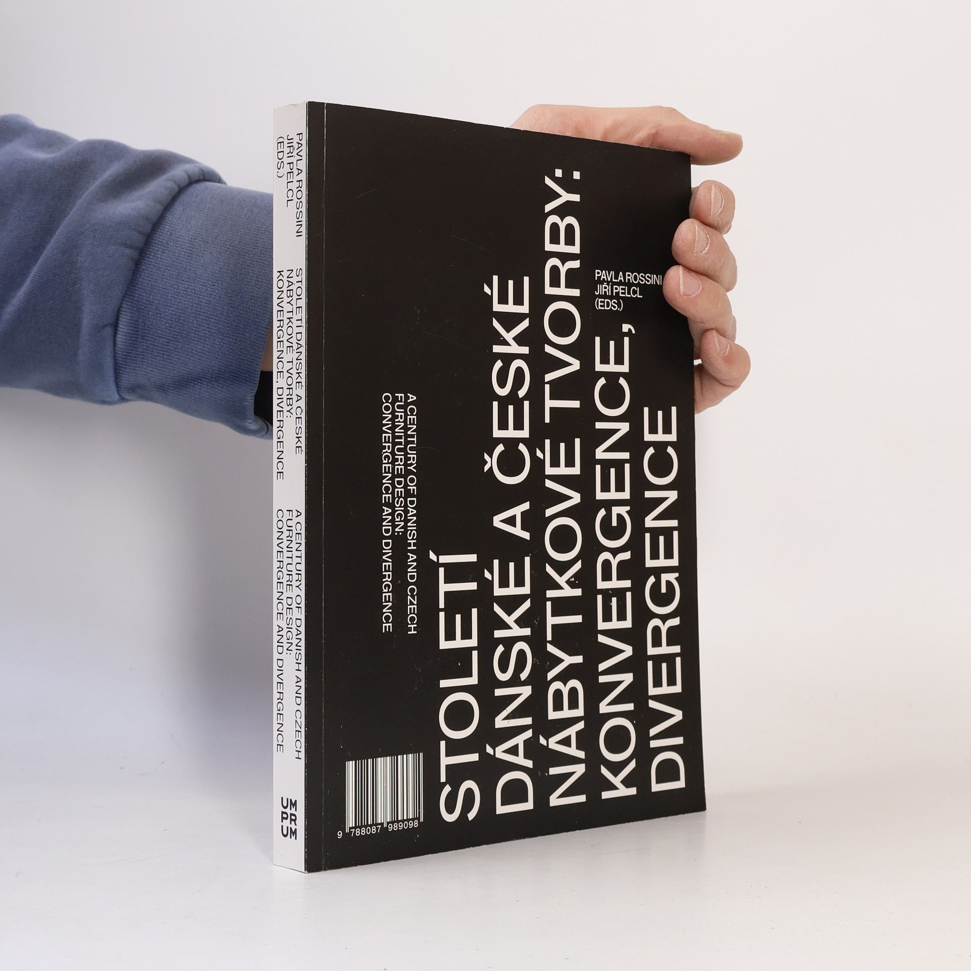 Pavla Rossini Století dánské a české nábytkové tvorby: konvergence, divergence = a century of danish and czech furniture design: convergence and