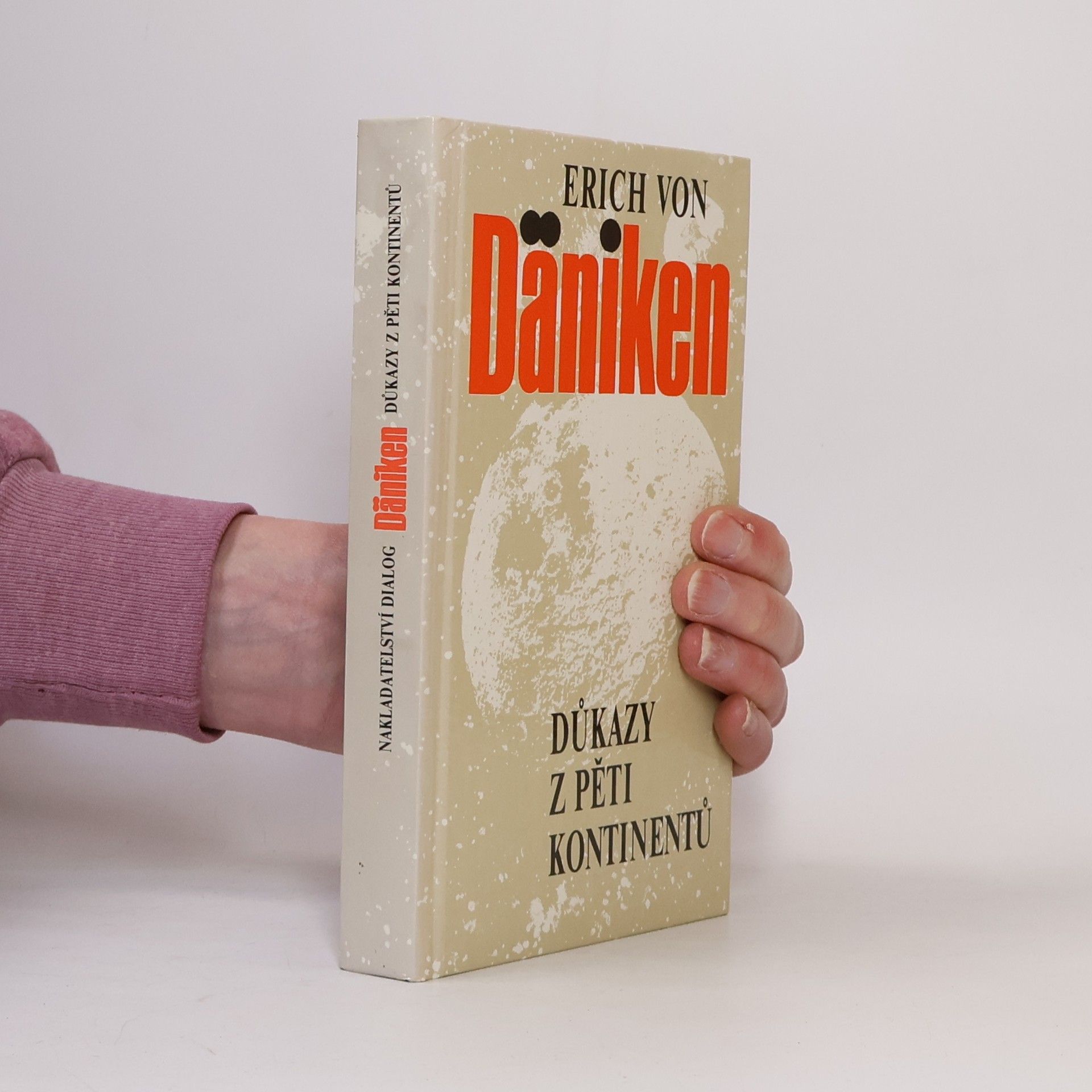 Erich von Däniken Důkazy z pěti kontinentů