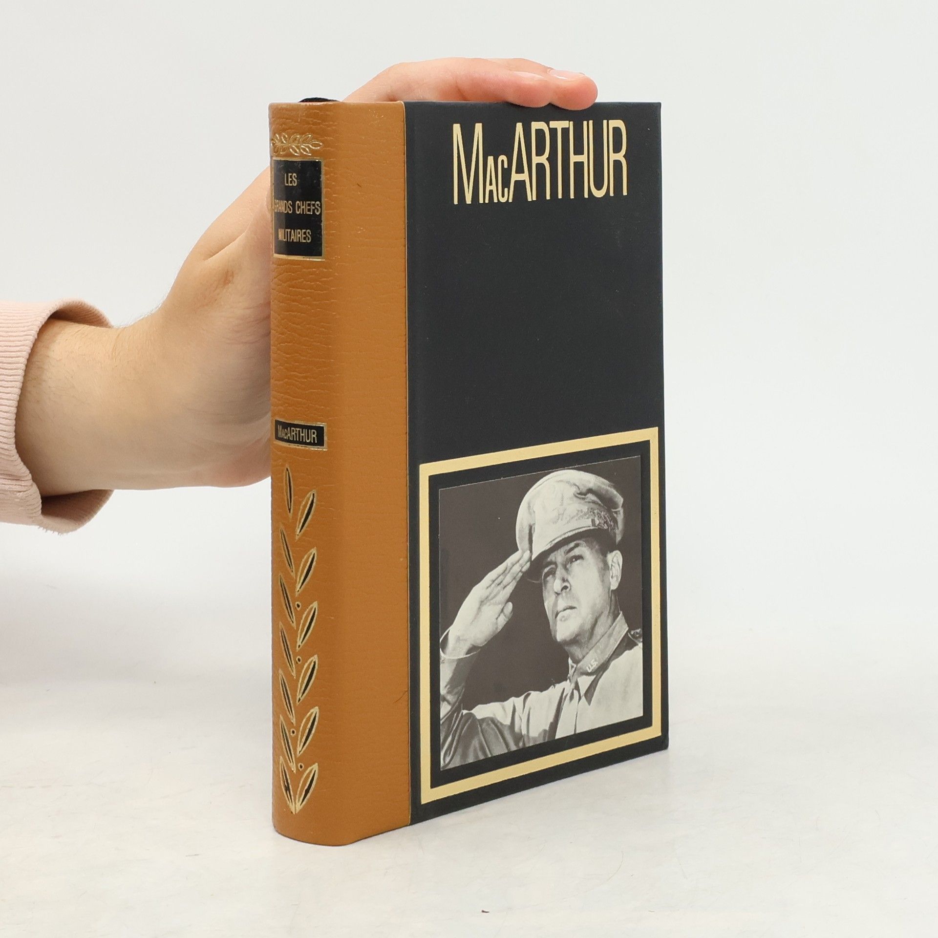 Les grands chefs militaires. MacArthur