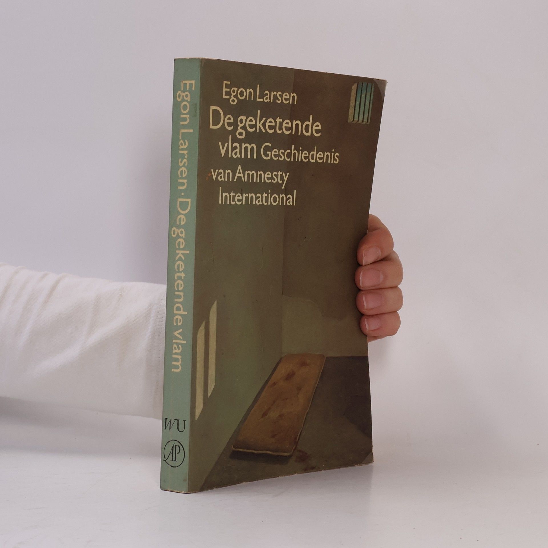 Egon Larsen De geketende vlam, geschiedenis van Amnesty International