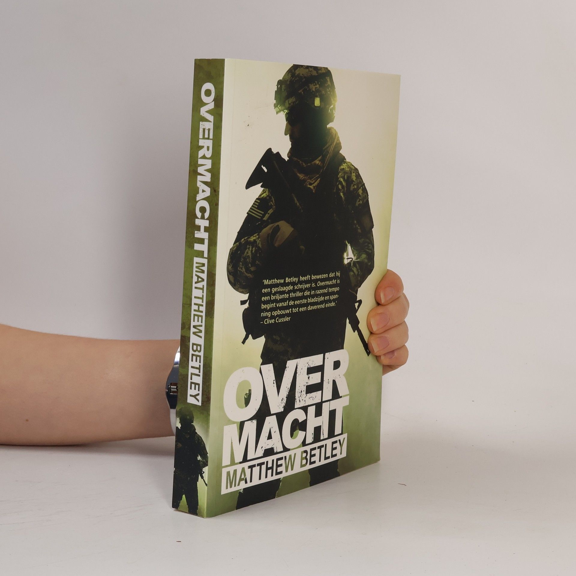 Matthew Betley Over Macht