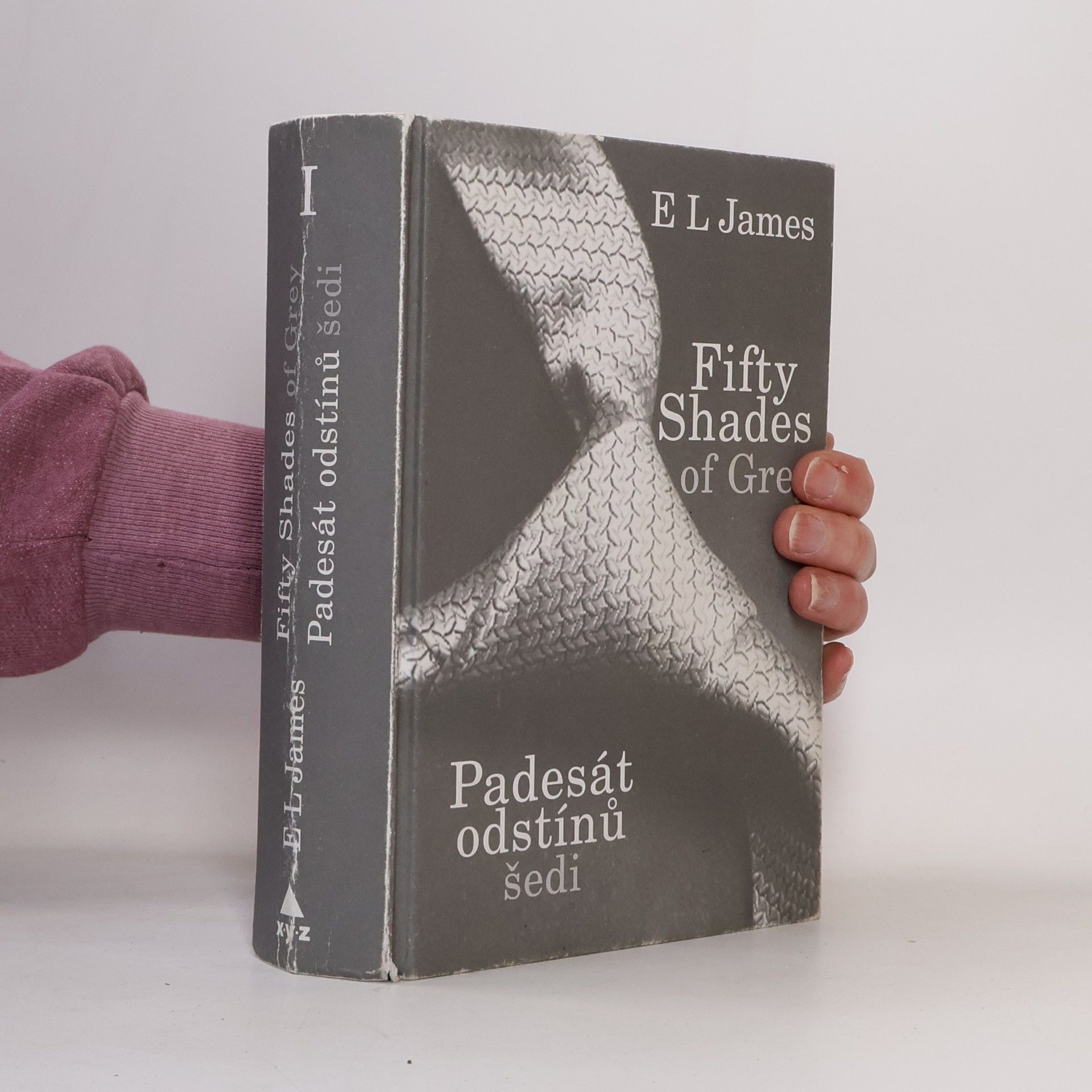 E. L. James Padesát odstínů šedi