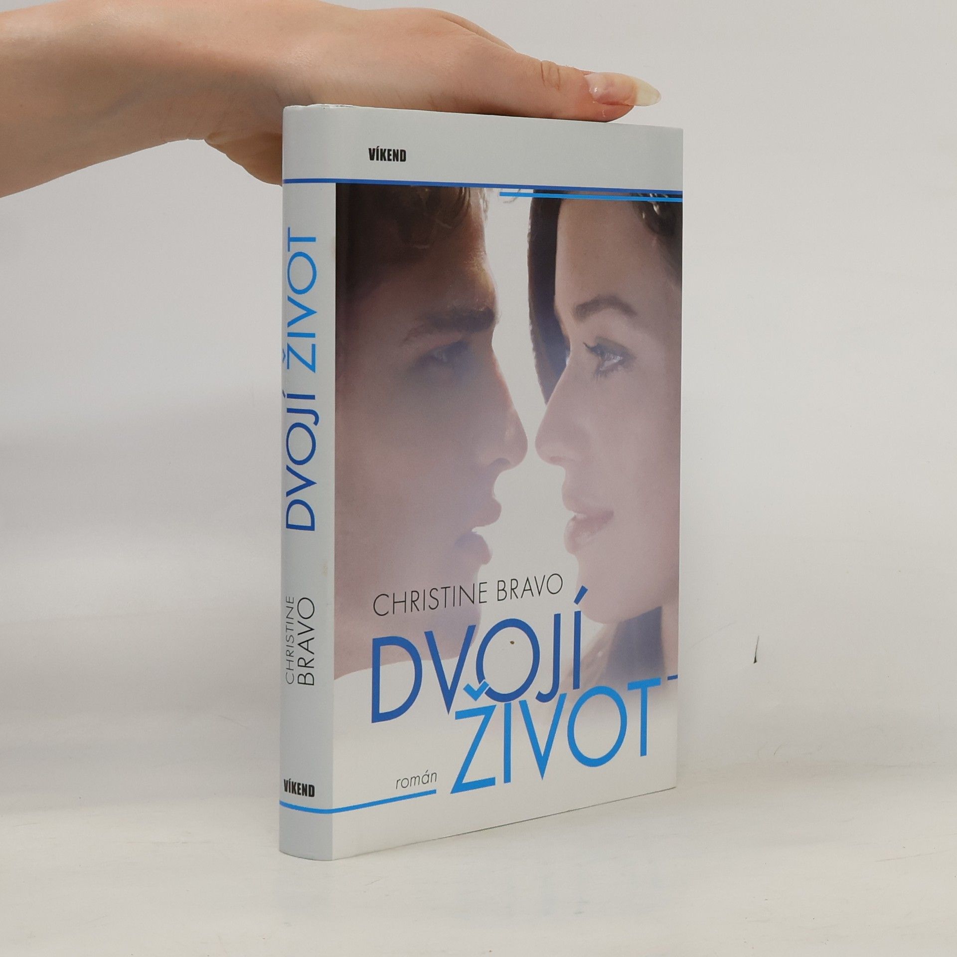 Christine Bravo Dvojí život