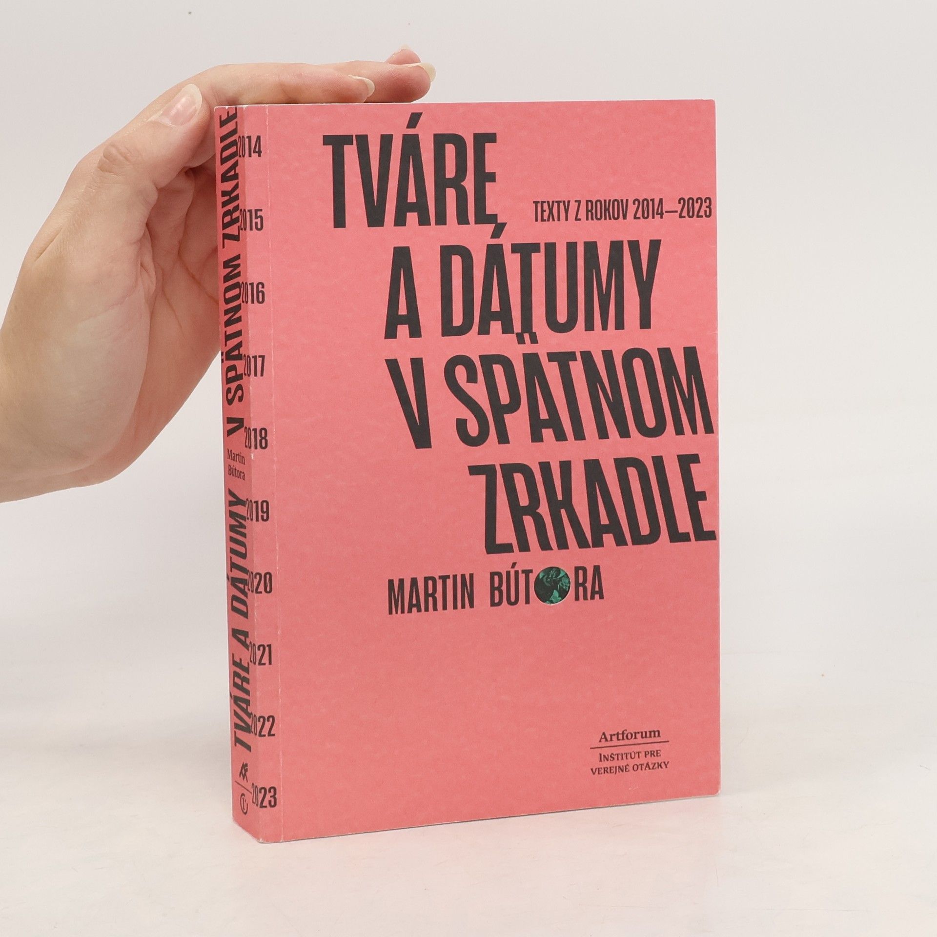 Tváre a dátumy v spätnom zrkadle