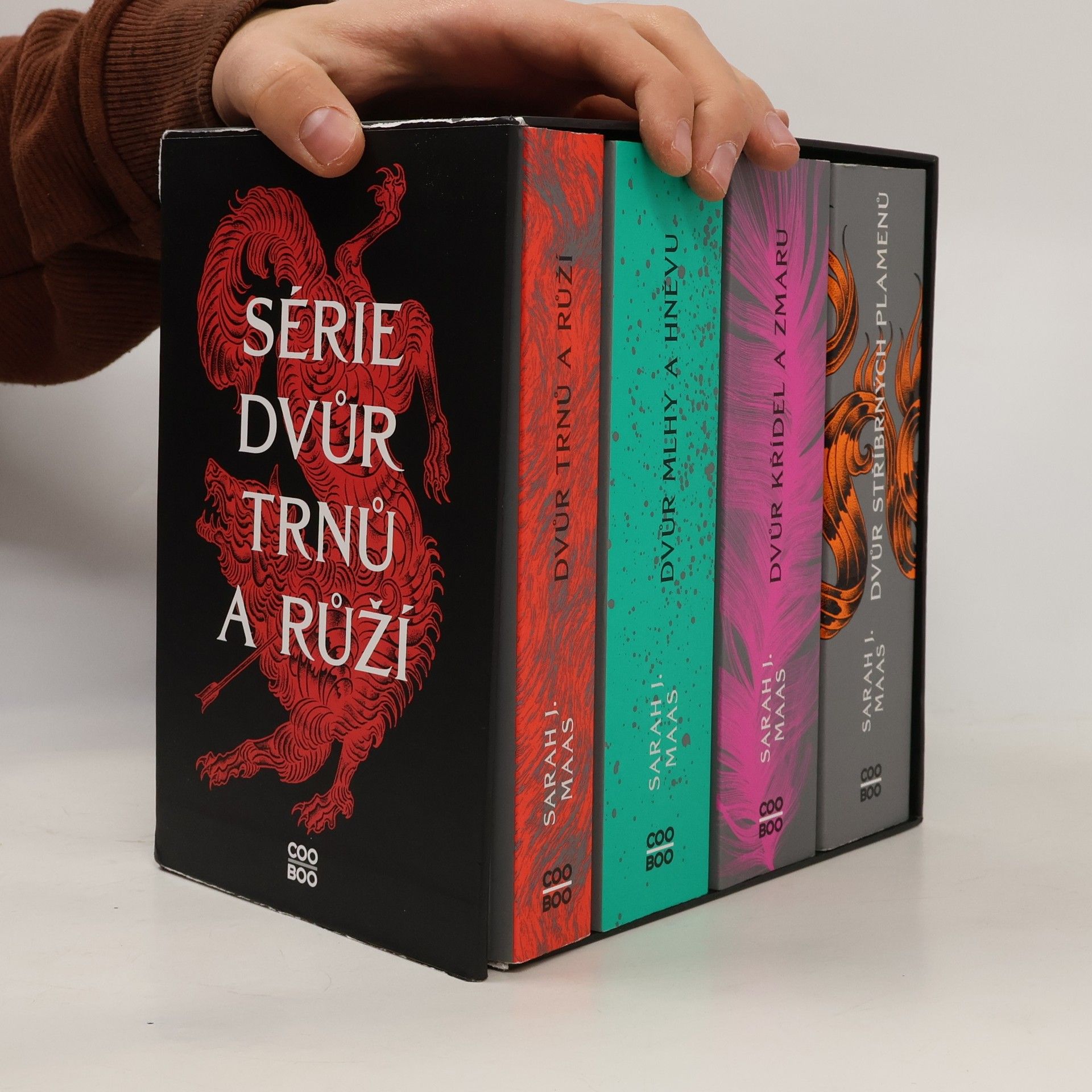 Sarah J. Maas Série dvůr trnů a růží