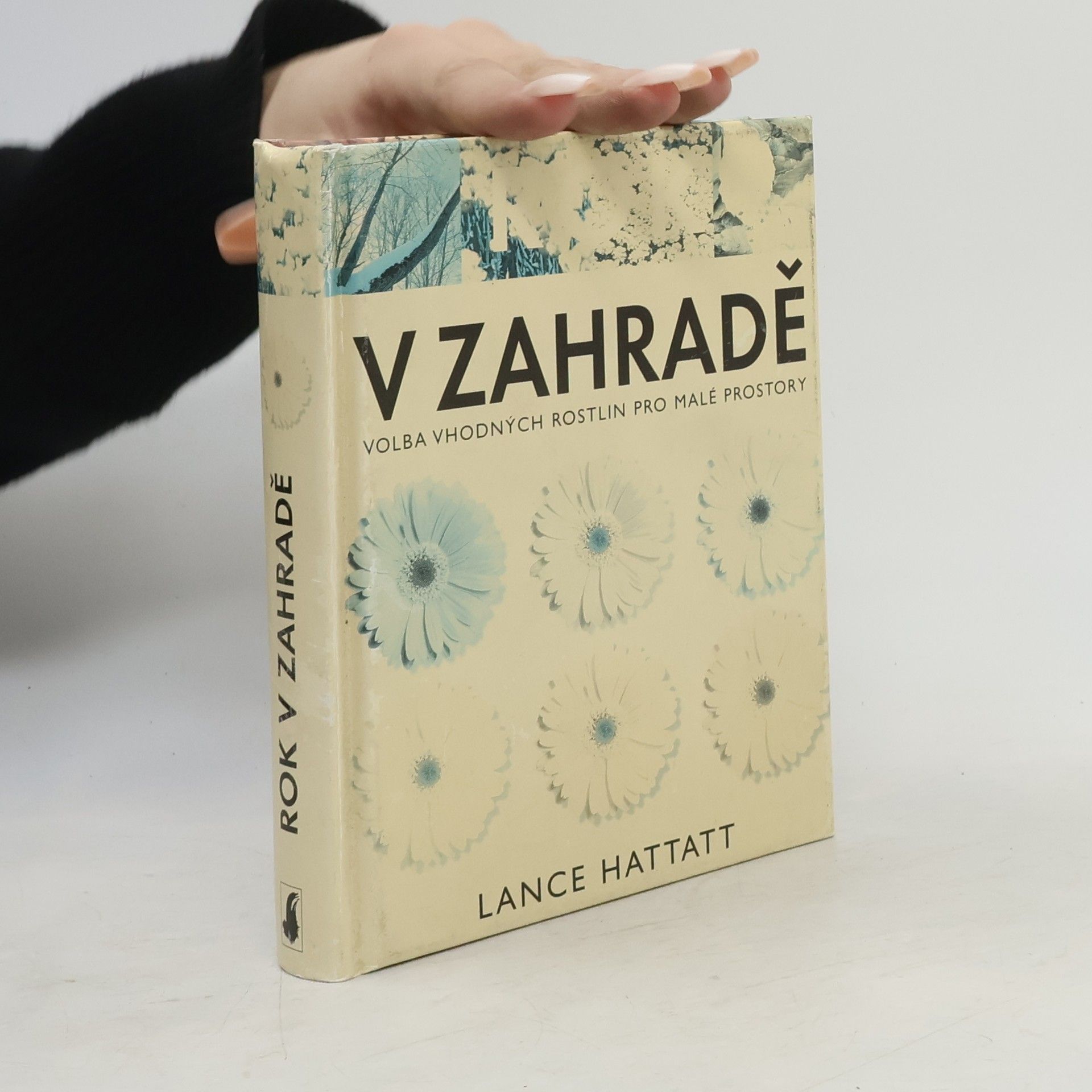 Lance Hattatt Rok v zahradě
