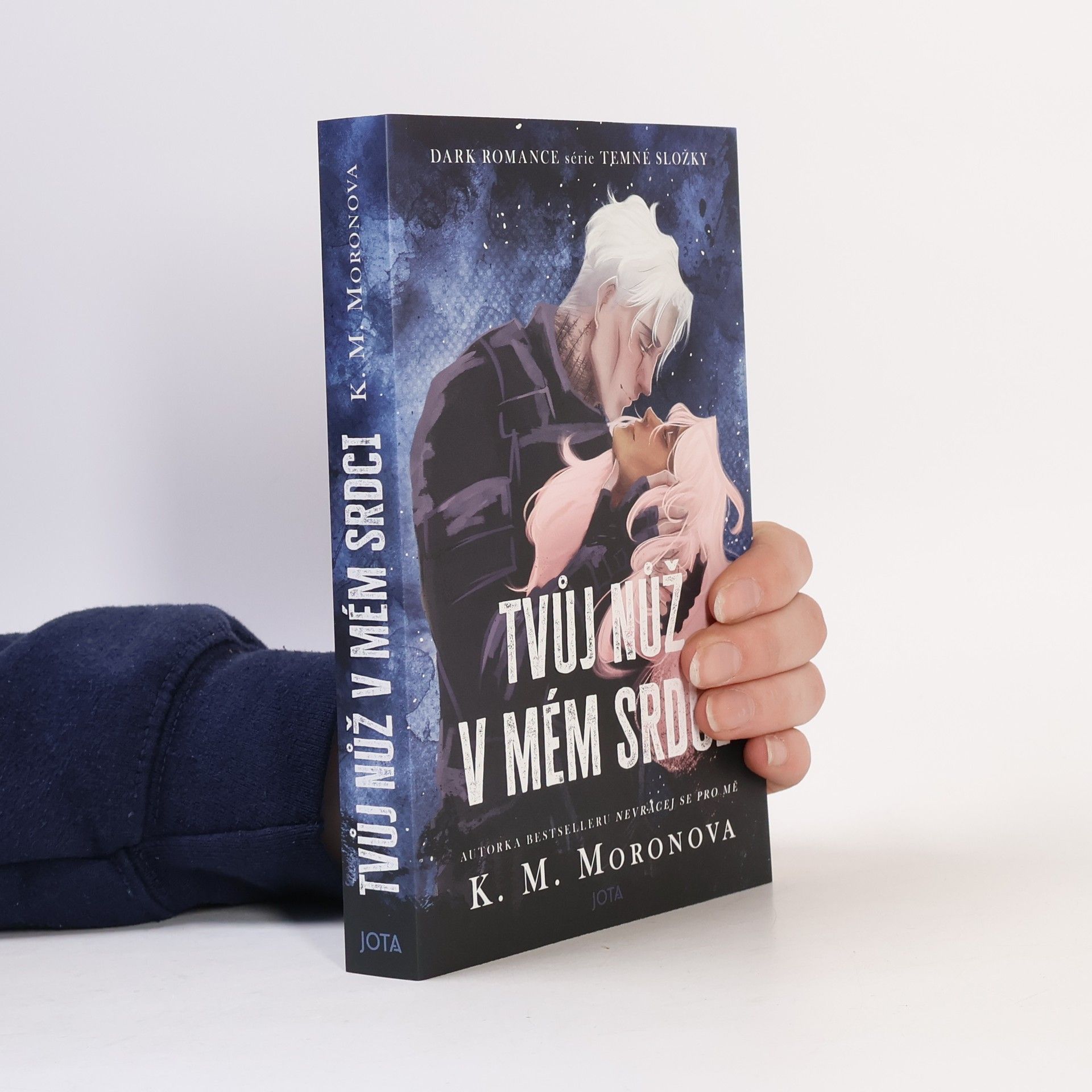 K M Moronova Tvůj nůž v mém srdci