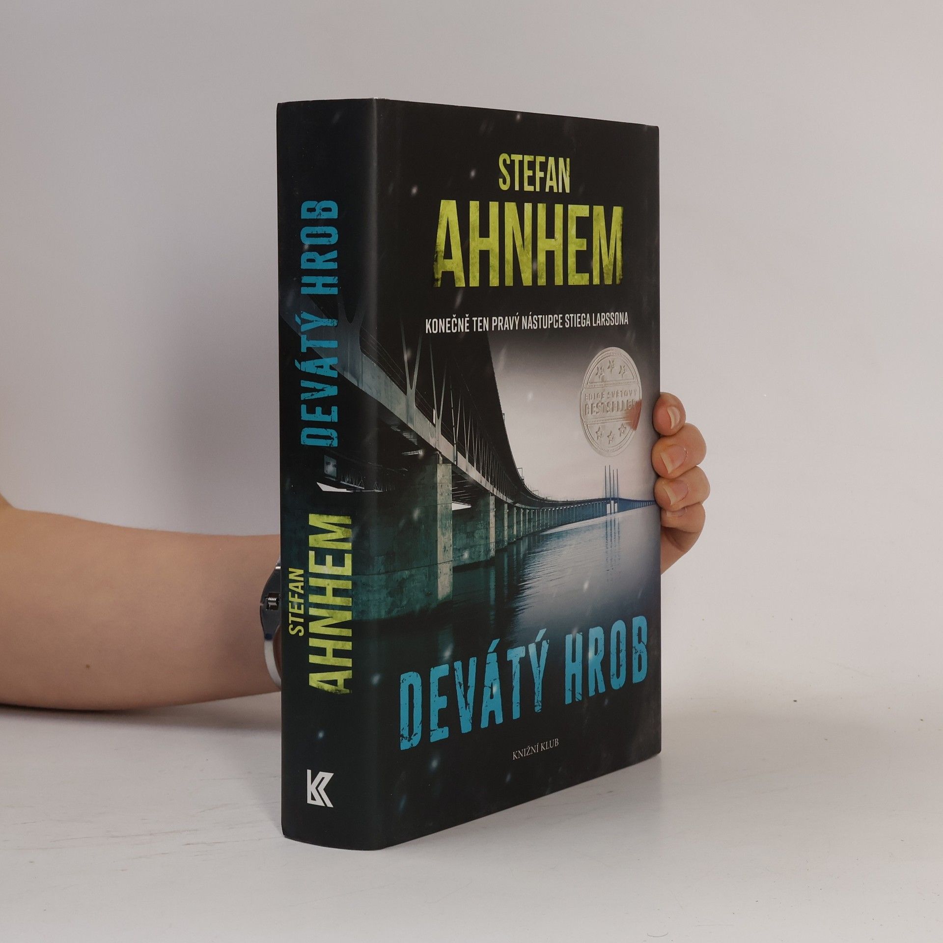 Stefan Ahnhem Devátý hrob