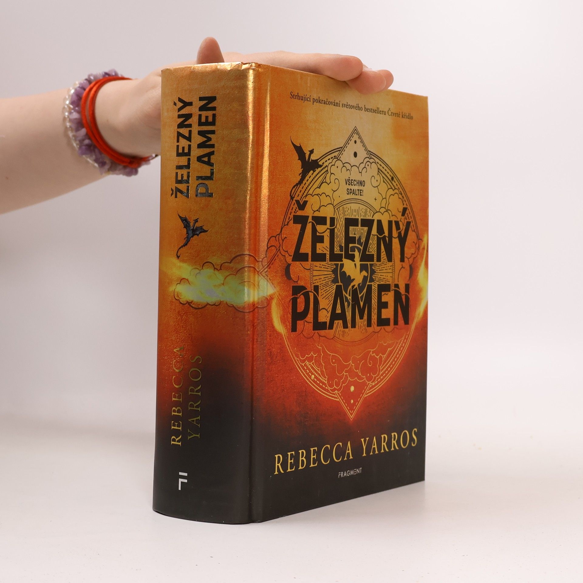 Rebecca Yarros Železný plamen