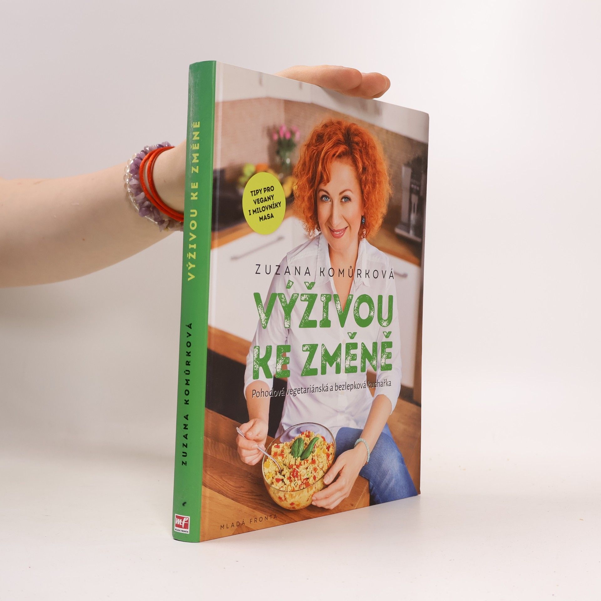 Zuzana Komůrková Výživou ke změně : pohodová vegetariánská a bezlepková kuchařka s tipy pro vegany i milovníky masa
