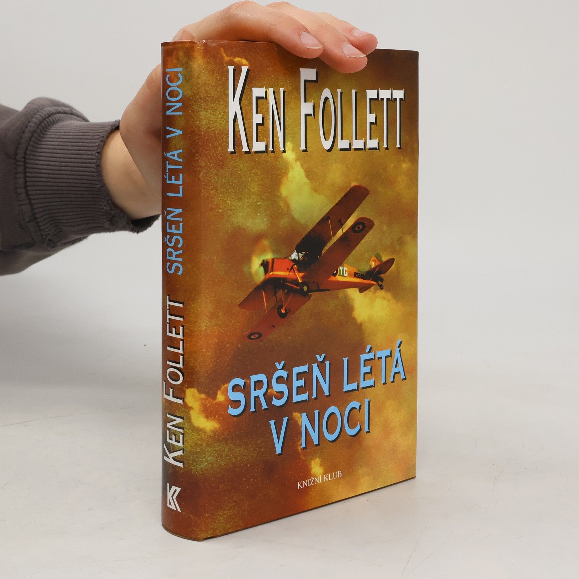 Ken Follett Sršeň létá v noci