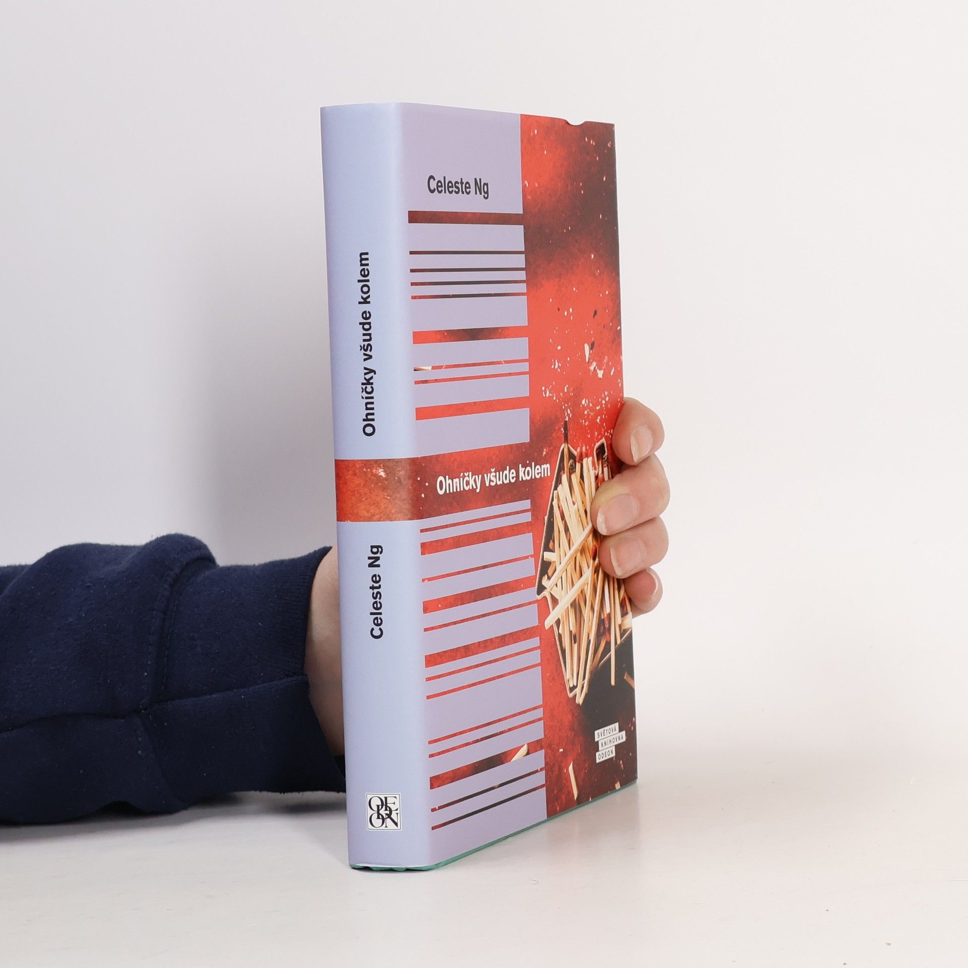 Celeste Ng Ohníčky všude kolem