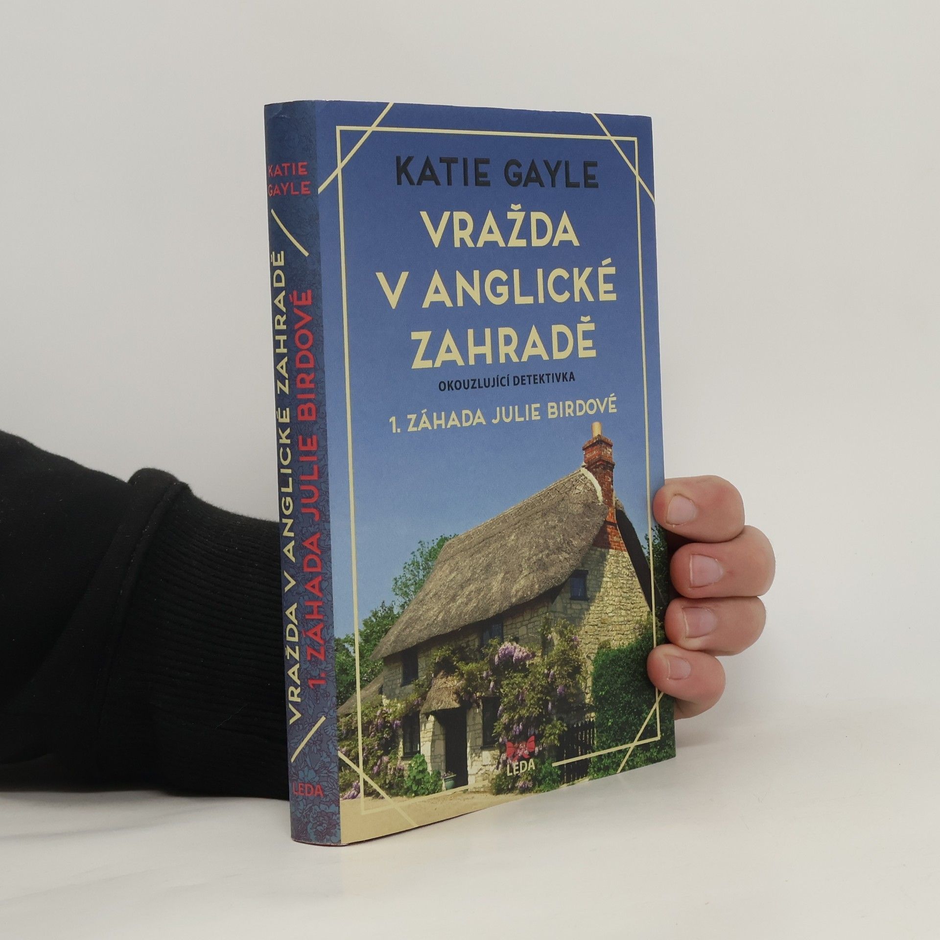 Katie Gayle Vražda v anglické zahradě 1. Záhada Julie Birdové