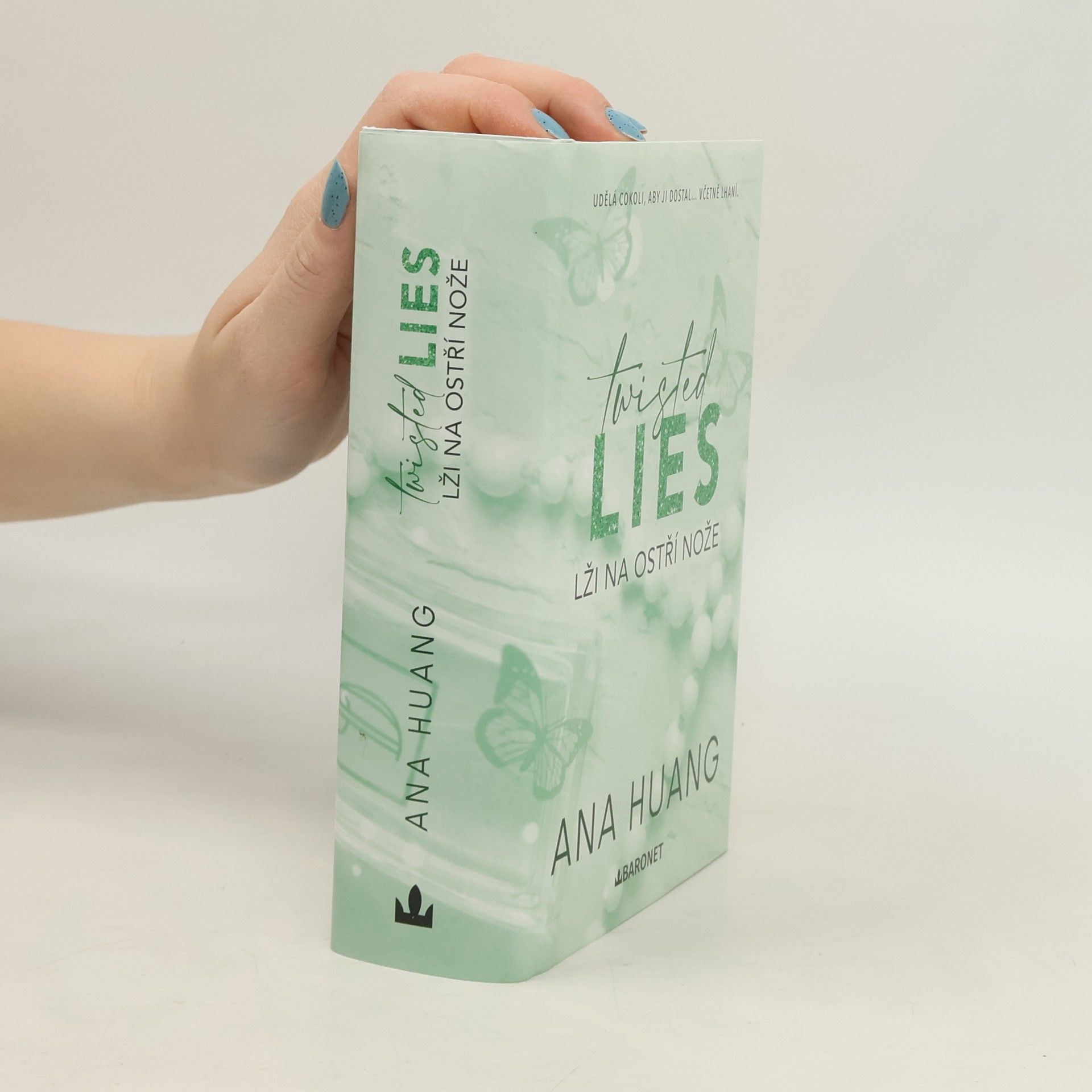 Ana Huang Twisted Lies. Lži na ostří nože