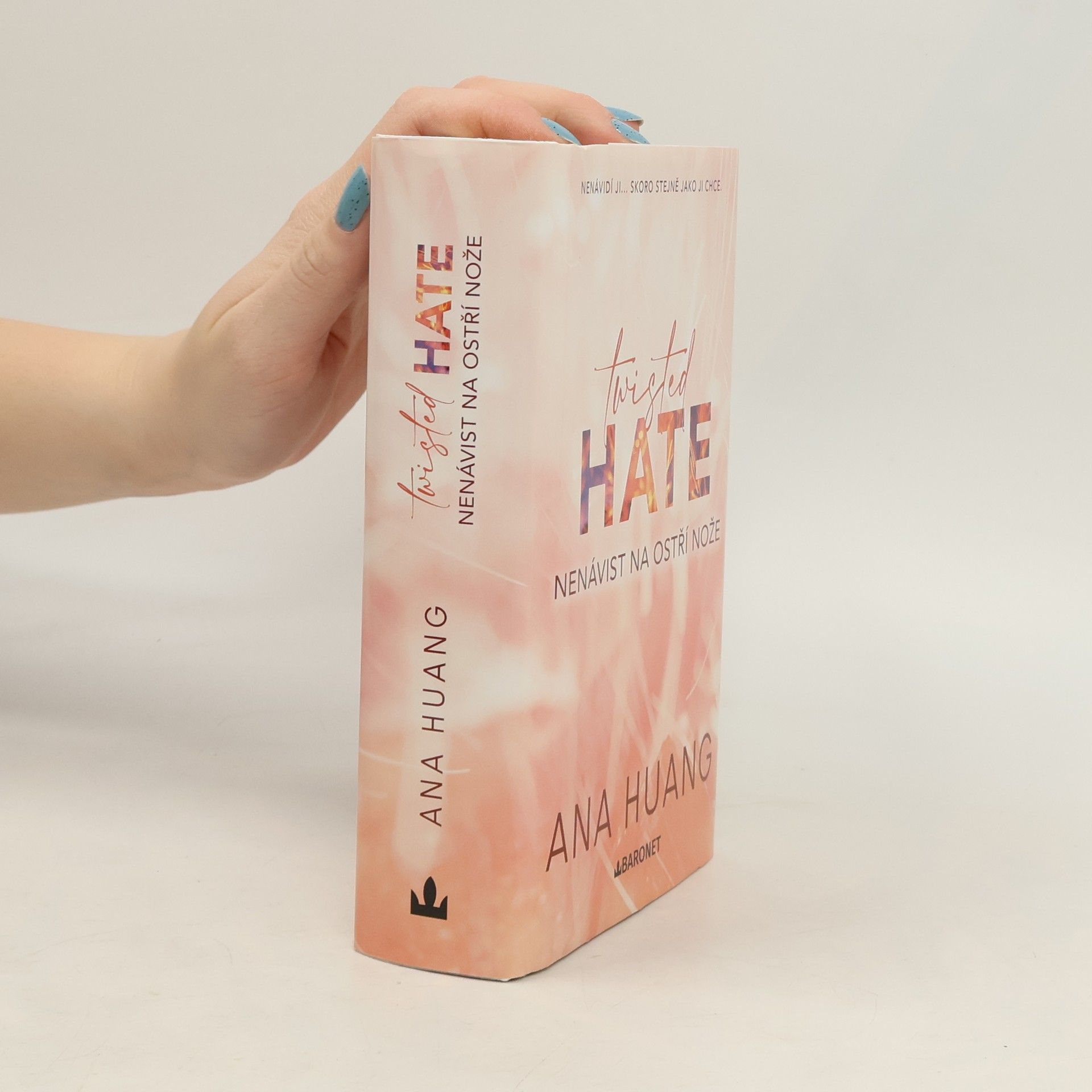 Ana Huang Twisted Hate: Nenávist na ostří nože