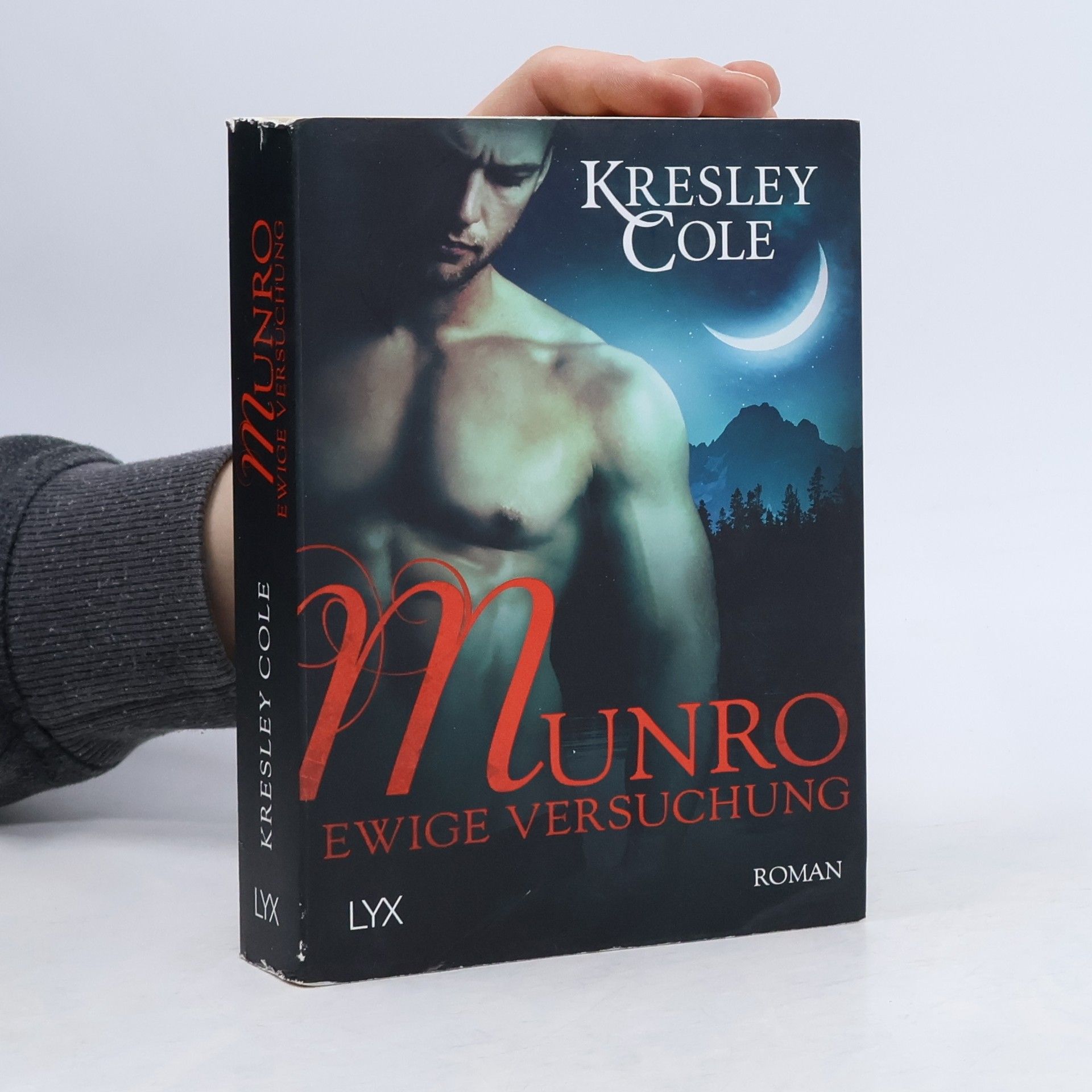 Kresley Cole Munro