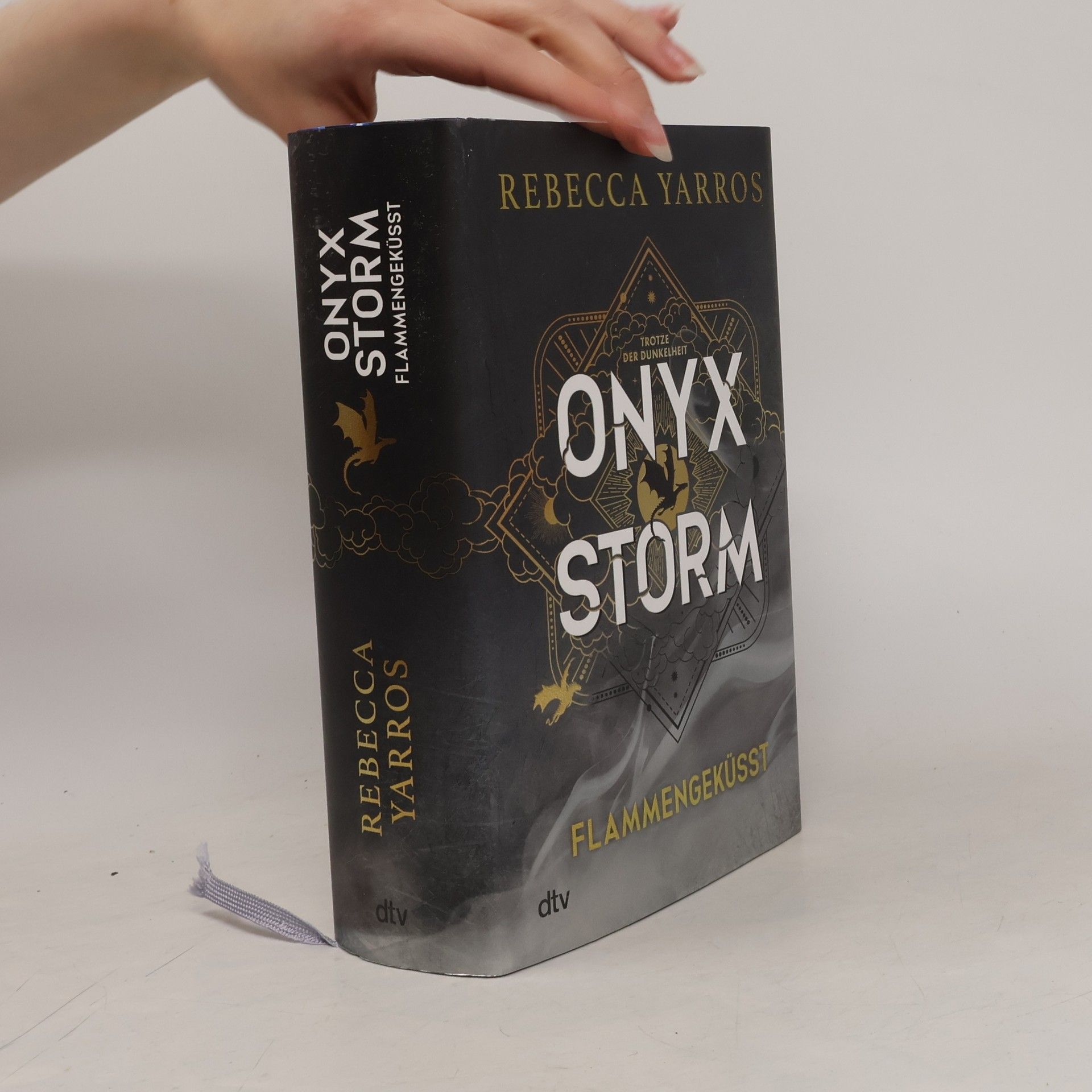 Rebecca Yarros Onyx Storm - Flammengeküsst - Deluxe-Ausgabe mit Farbschnitt