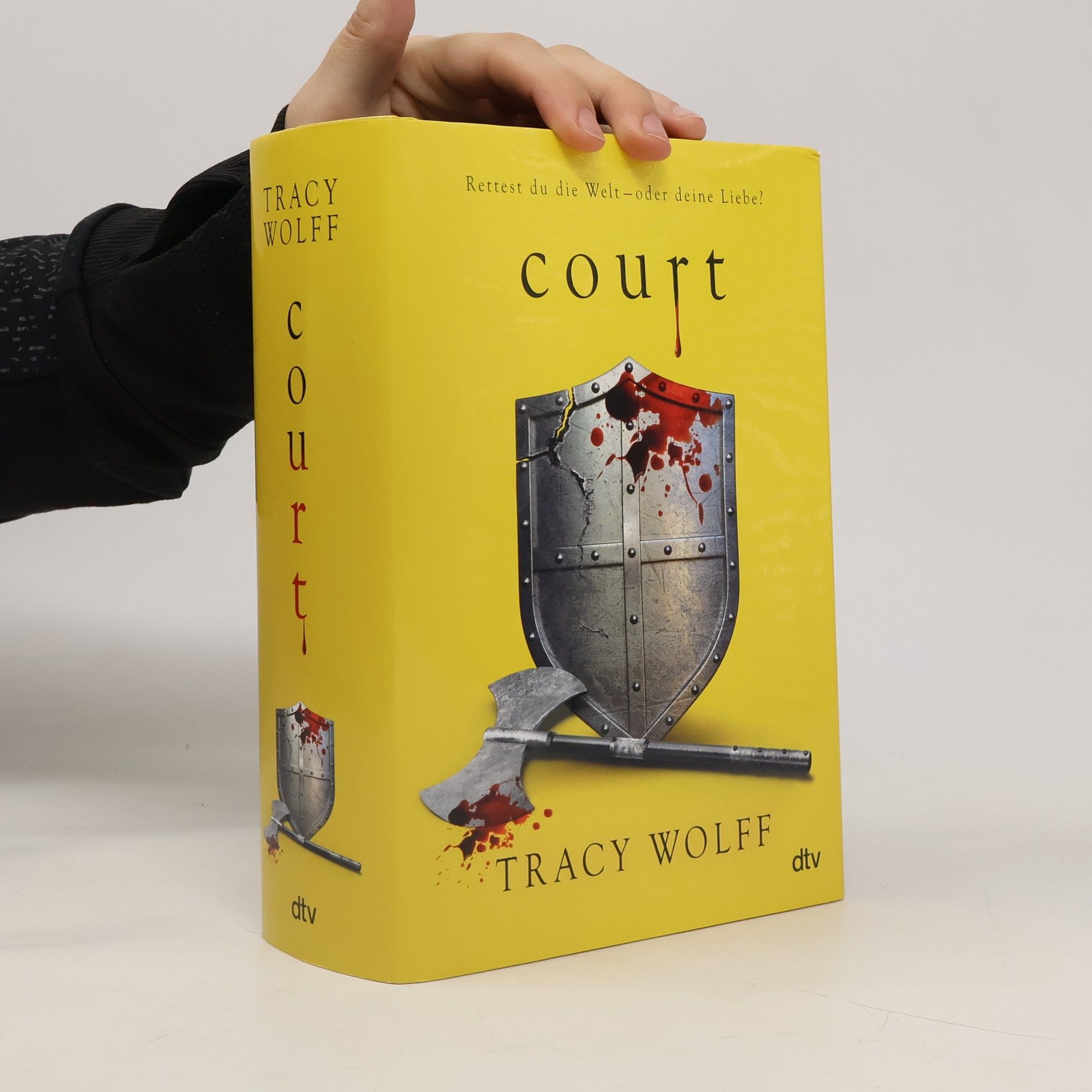Tracy Wolff Court