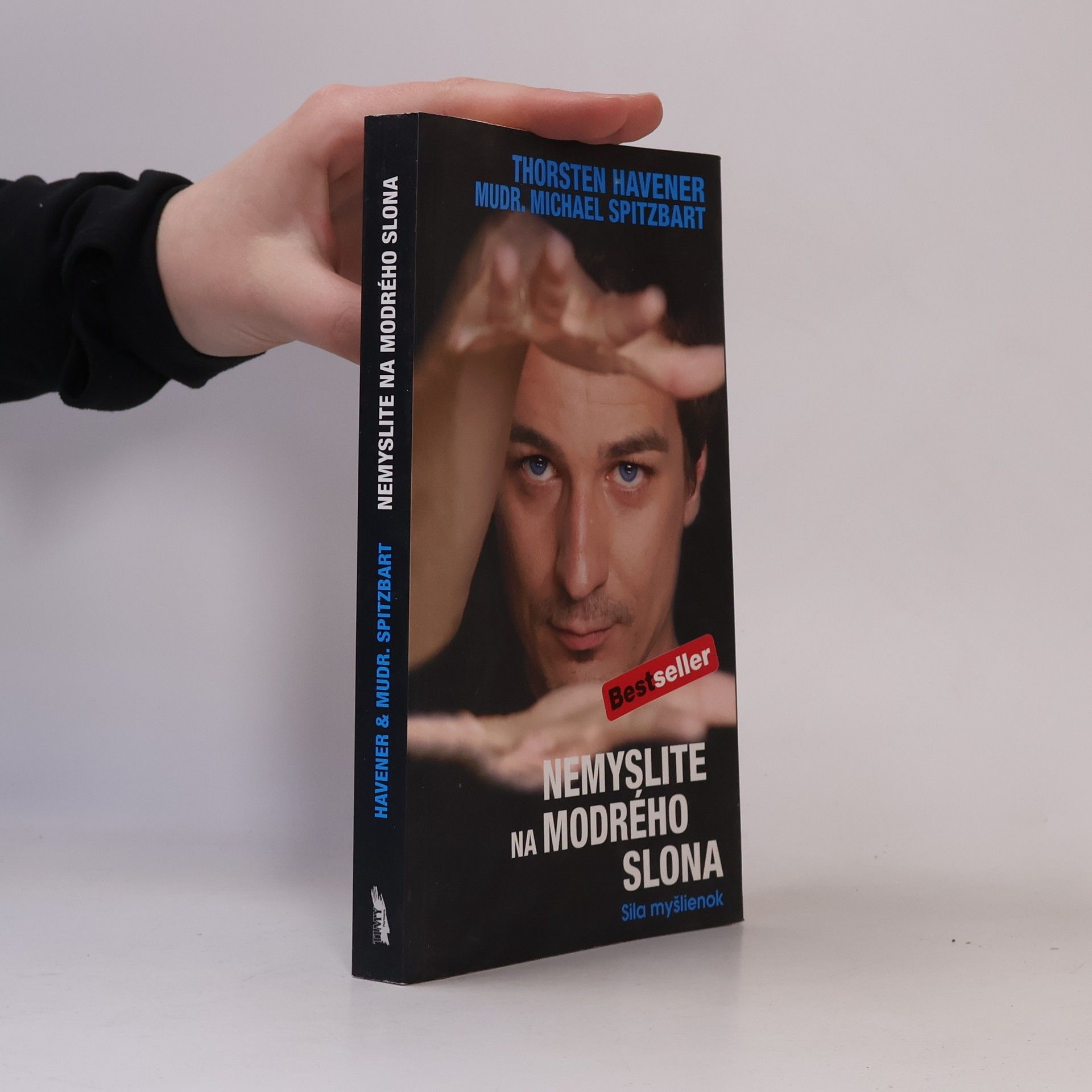 Nemyslite na modrého slona