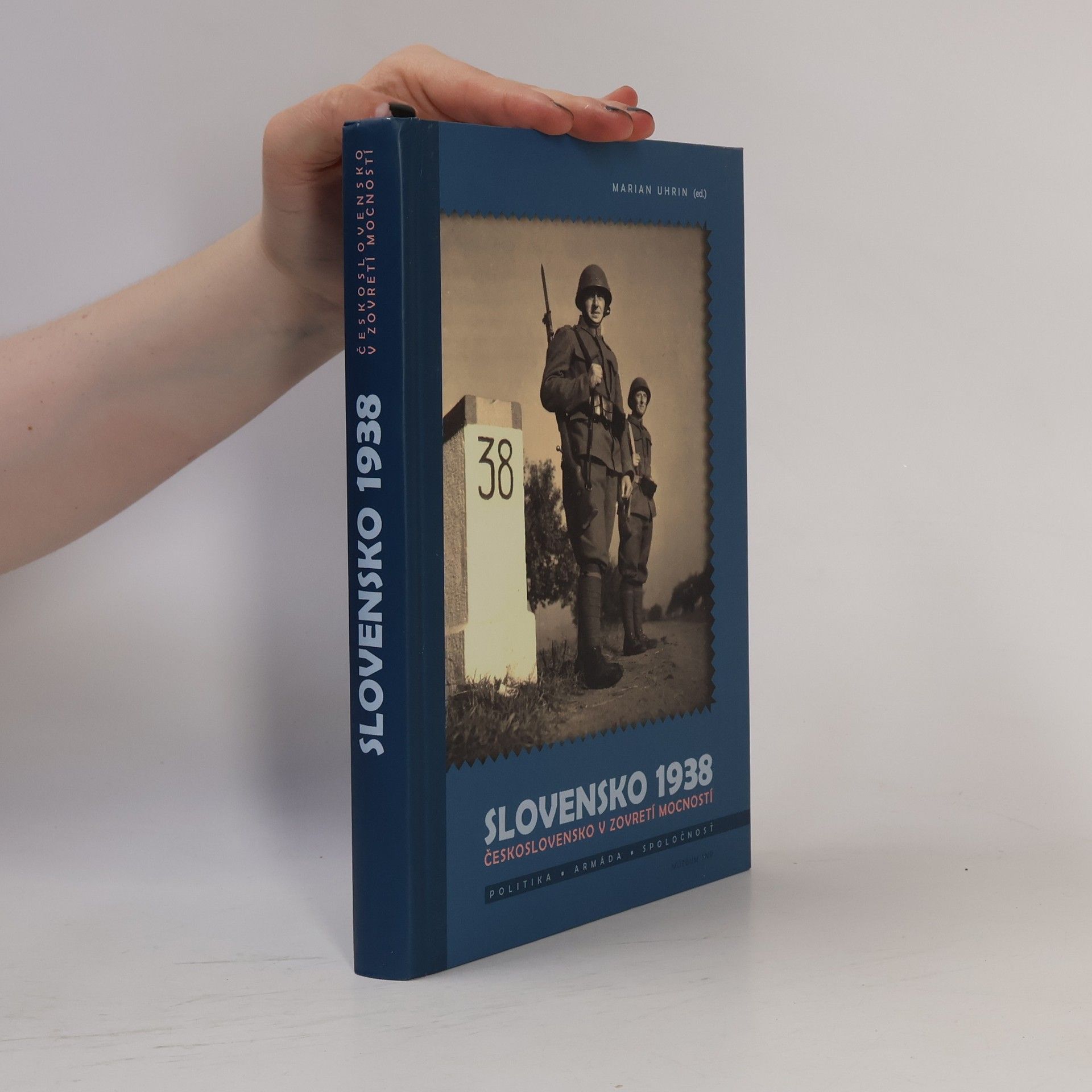 Marian Uhrin Slovensko 1938: Československo v zovretí mocností