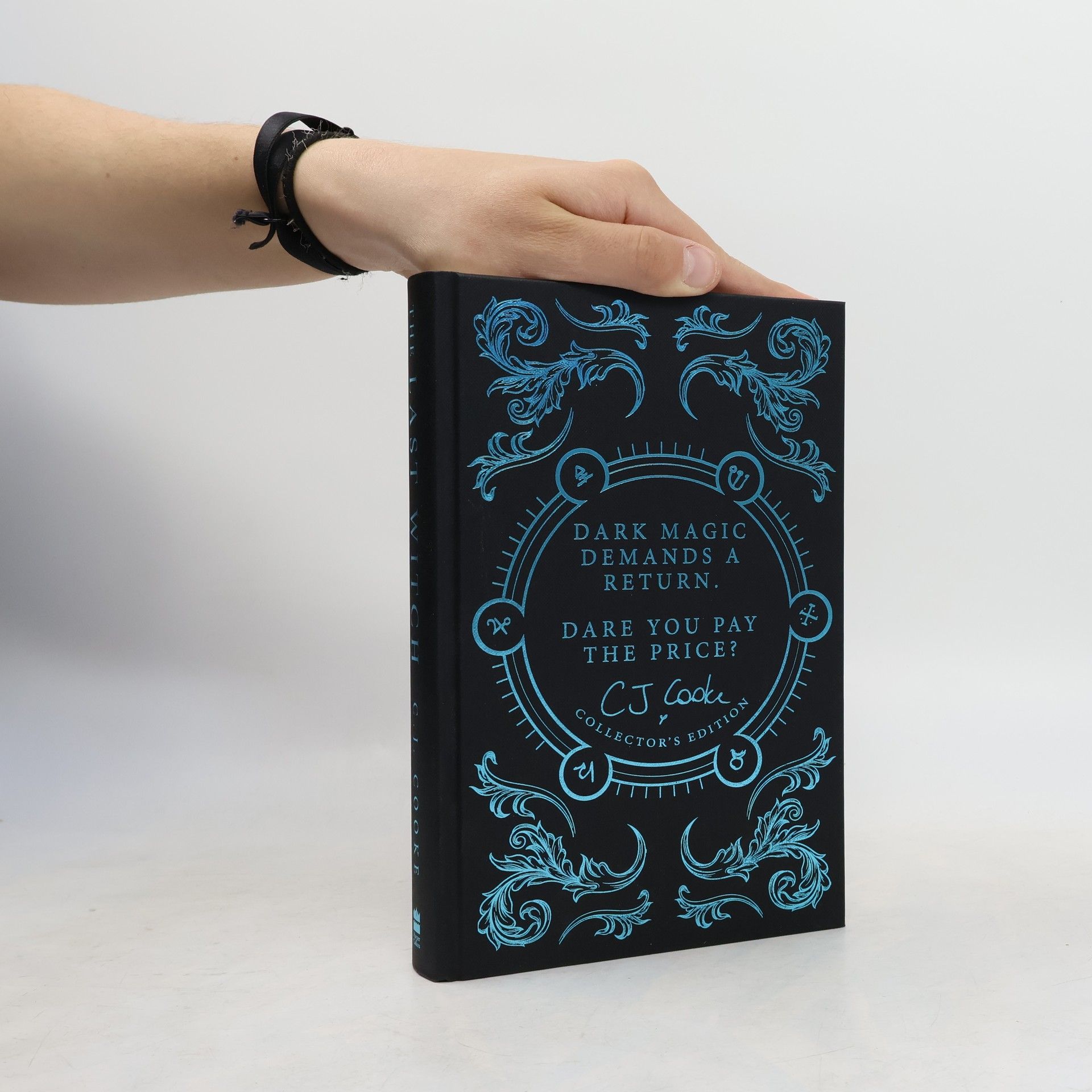 C. J. Cooke The Last Witch: The haunting new gothic historical novel from the internationally bestselling author, perfect for Halloween 2025