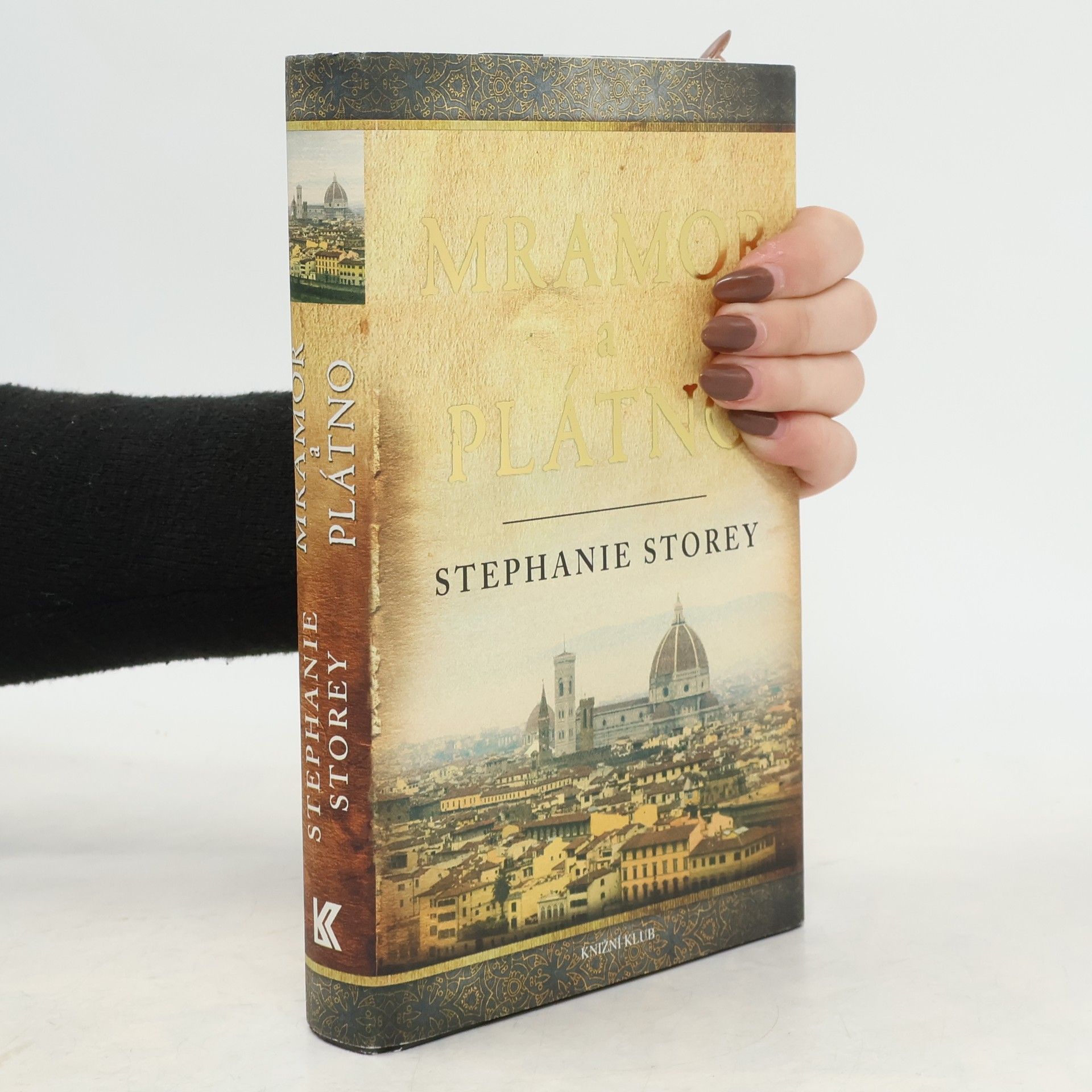 Stephanie Storey Mramor a plátno