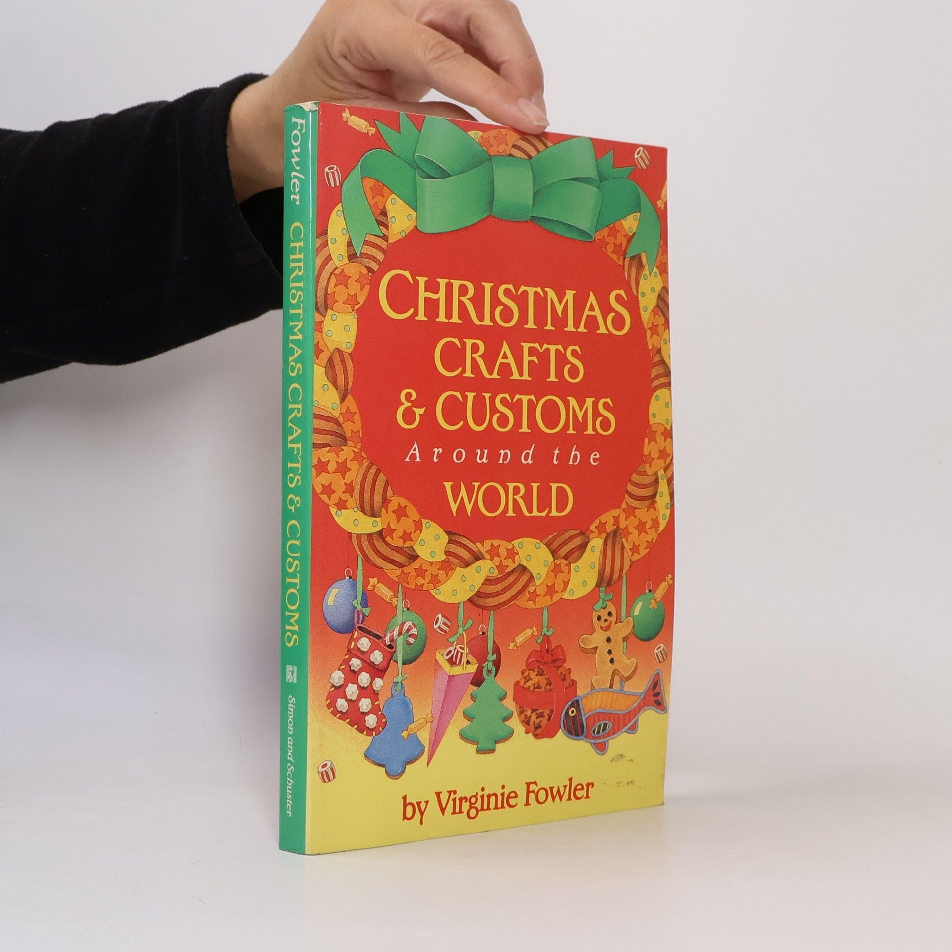 Virginie Fowler Christmas Crafts and Customs Around the World