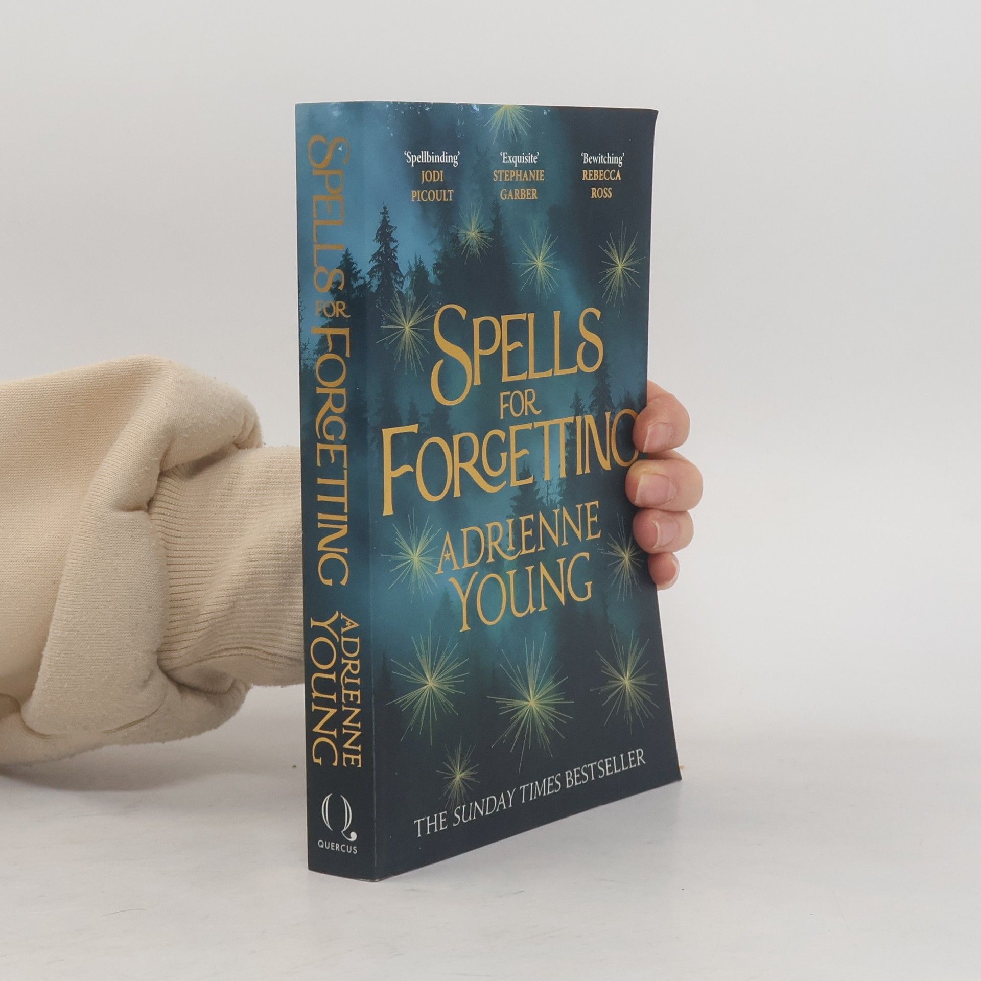 Adrienne Young Spells for Forgetting: the magical and compelling mystery perfect for winter nights
