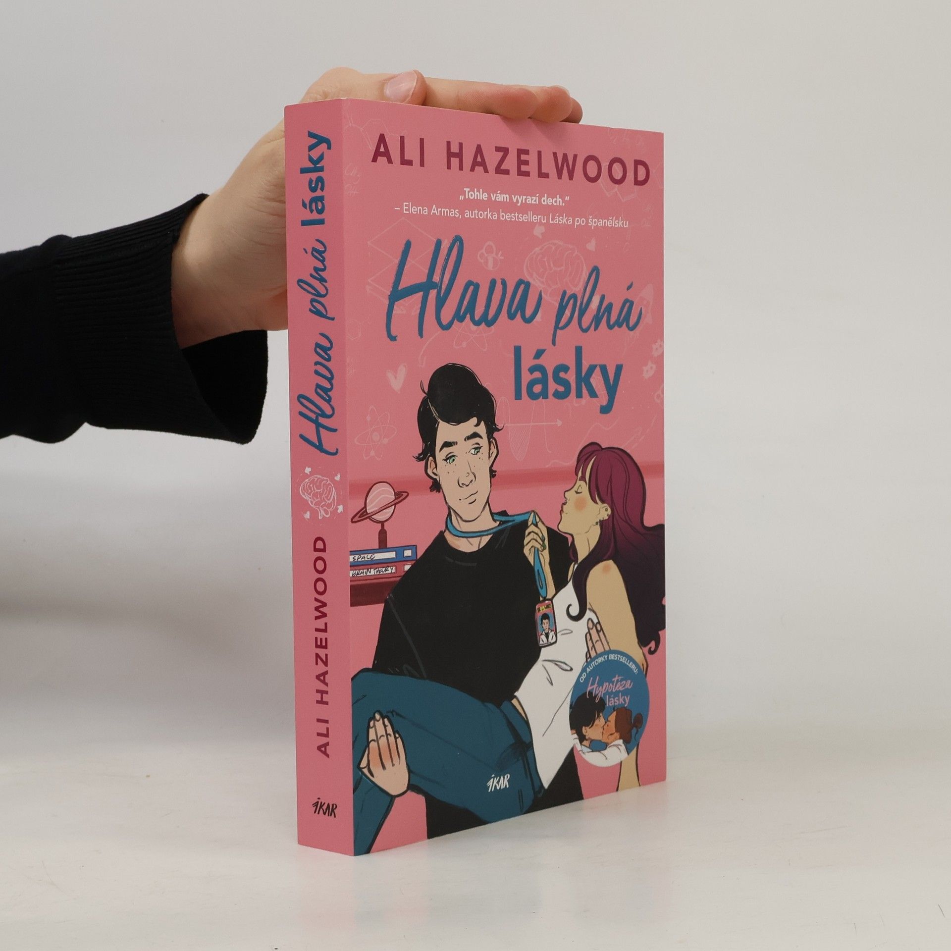 Ali Hazelwood Hlava plná lásky