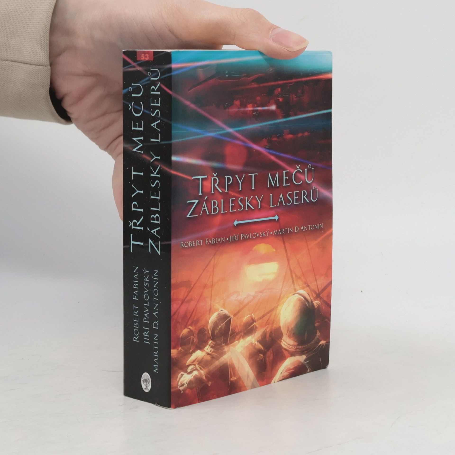 Jiří Pavlovský Třpyt mečů, záblesky laserů : sborník "jen tak"