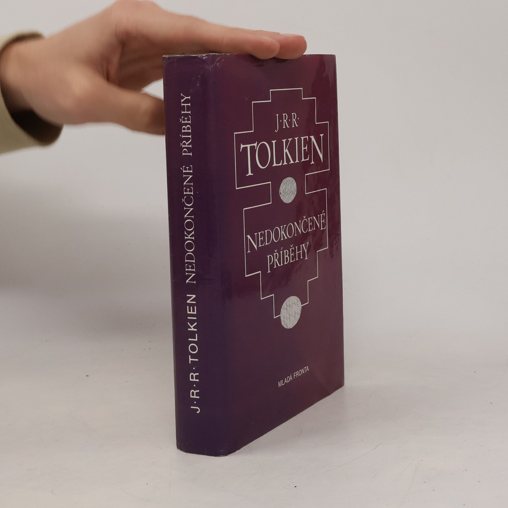 J. R. R. Tolkien Nedokončené příběhy Númenoru a Středozemě