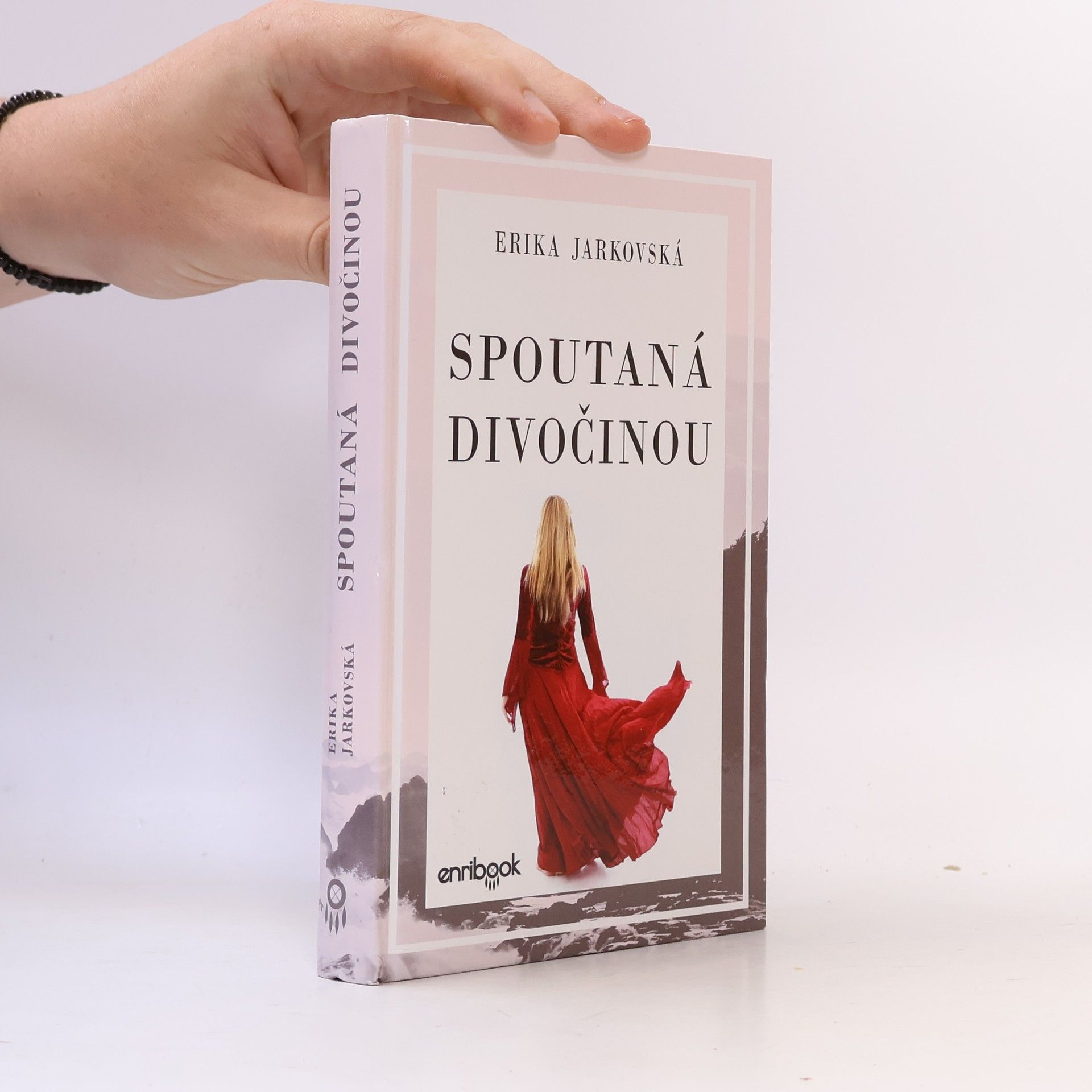 Erika Jarkovská Spoutaná divočinou