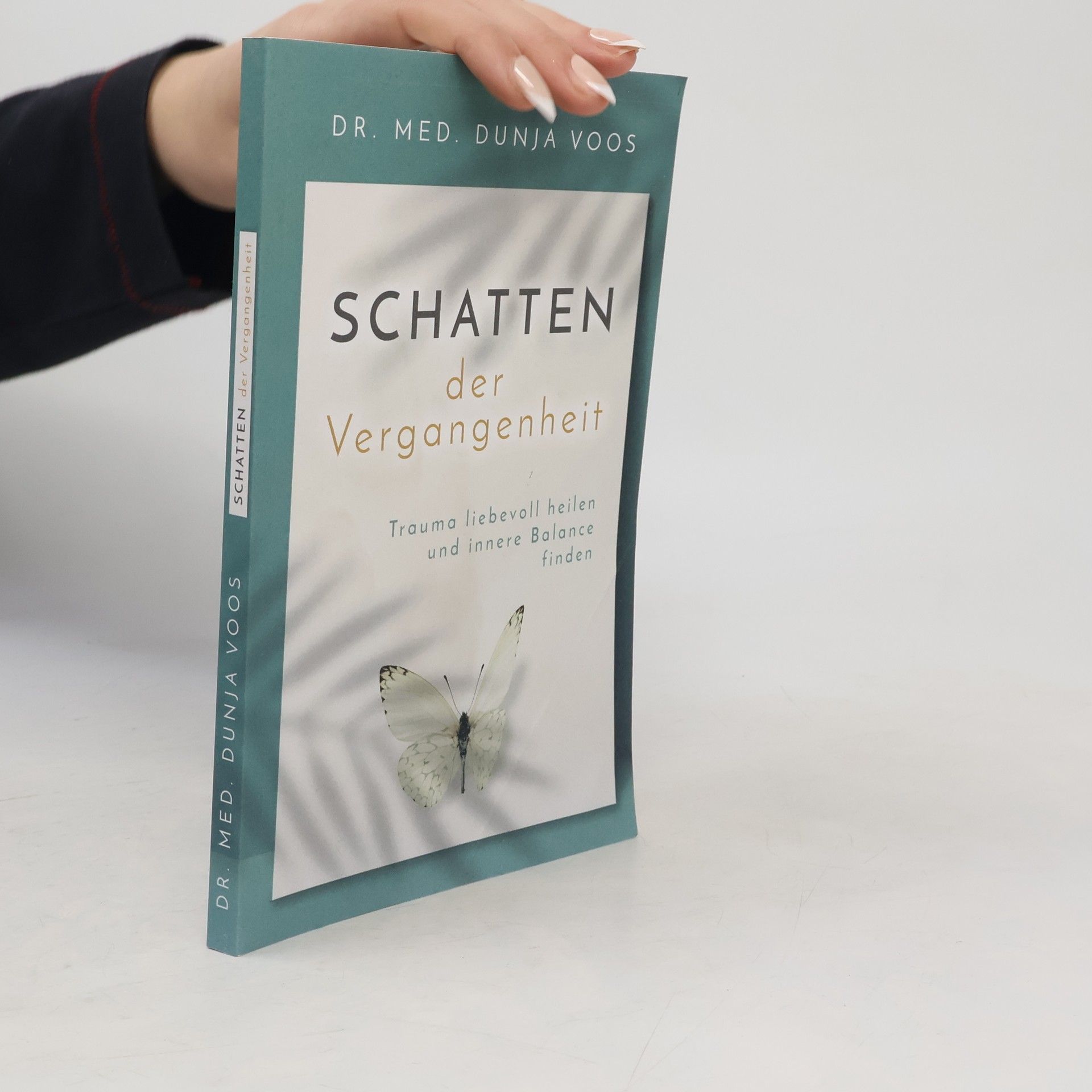 DR. MED. DUNJA VOOS Schatten der Vergangenheit