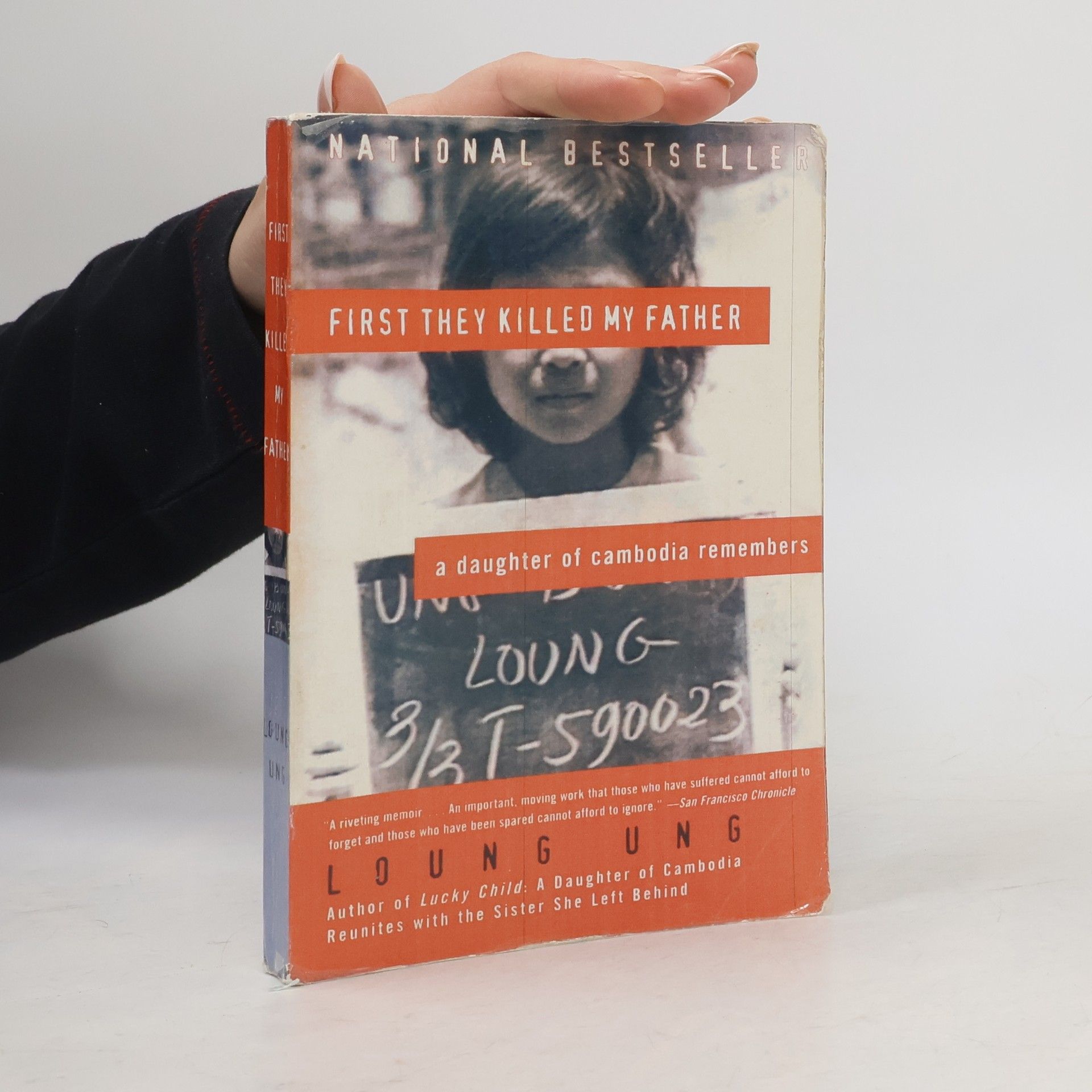 Loung Ung First they killed my father : a daughter of Cambodia remembers