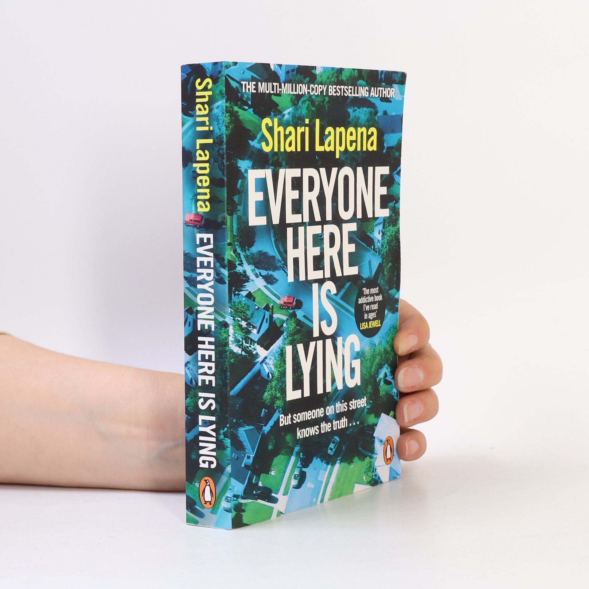 Shari Lapena Everyone Here Is Lying