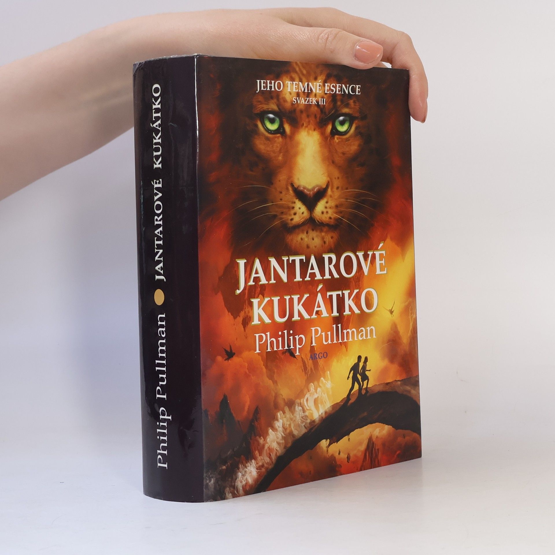 Philip Pullman Jeho temné esence. Svazek III, Jantarové kukátko