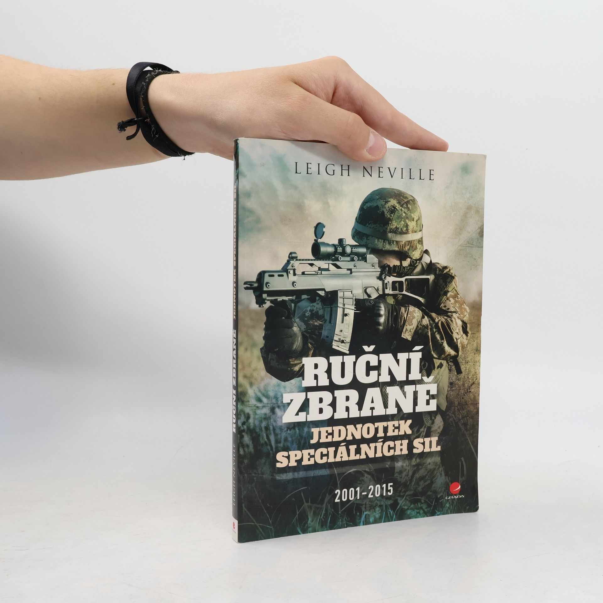 Leigh Neville Ruční zbraně jednotek speciálních sil 2001-2015