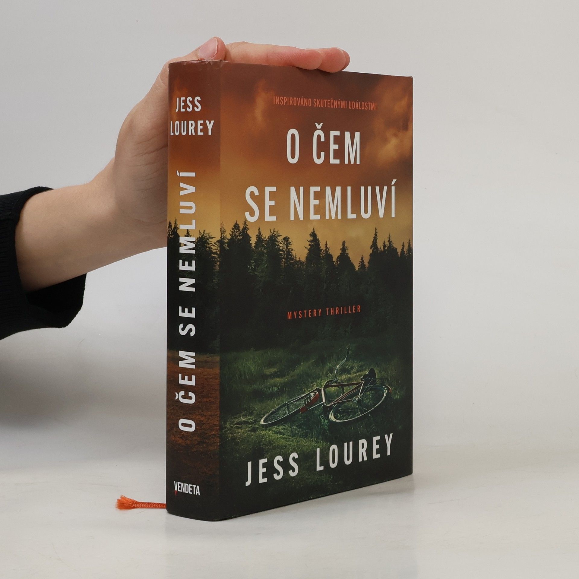 Jess Lourey O čem se nemluví