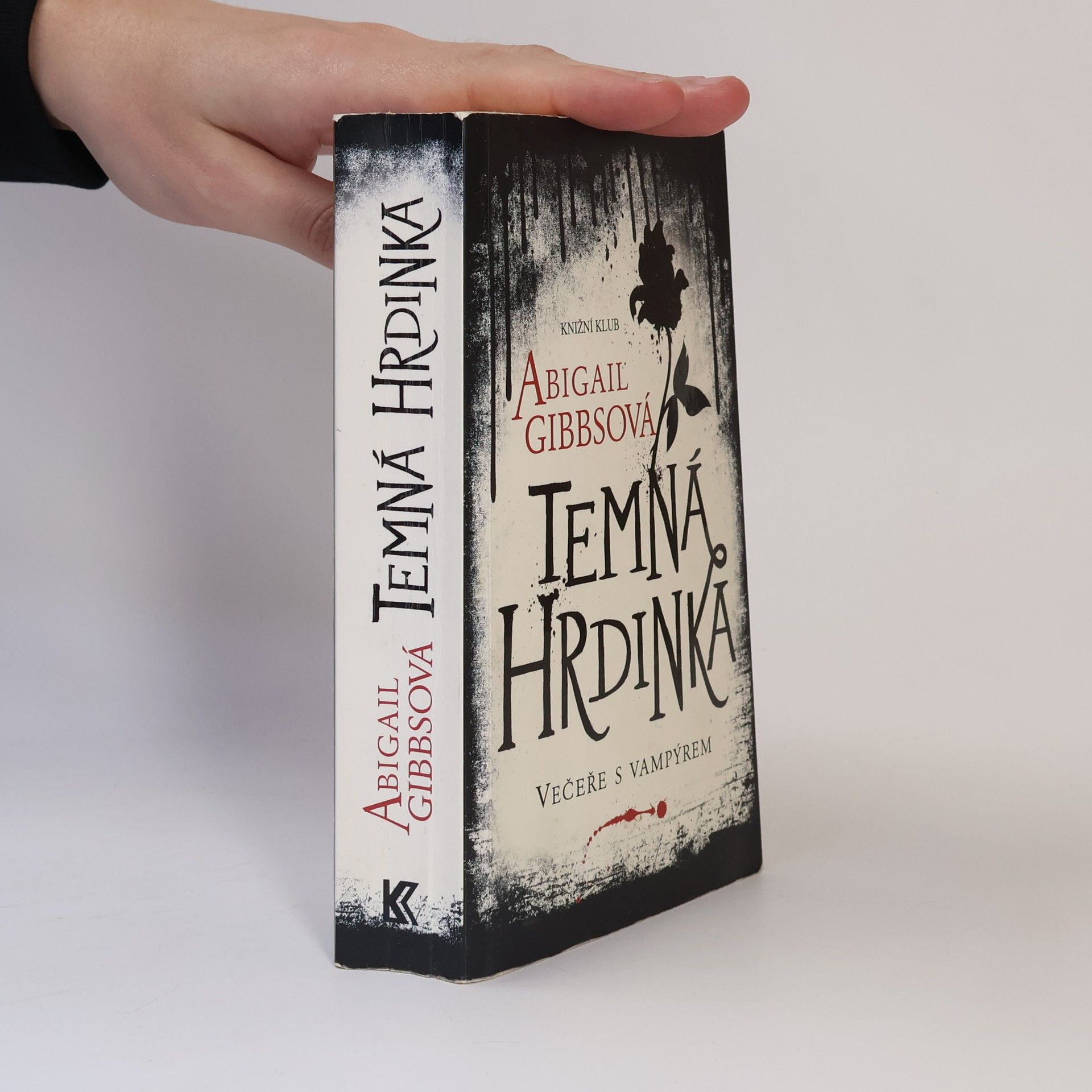 Abigail Gibbs Večeře s vampýrem. Temná hrdinka. Díl 1.