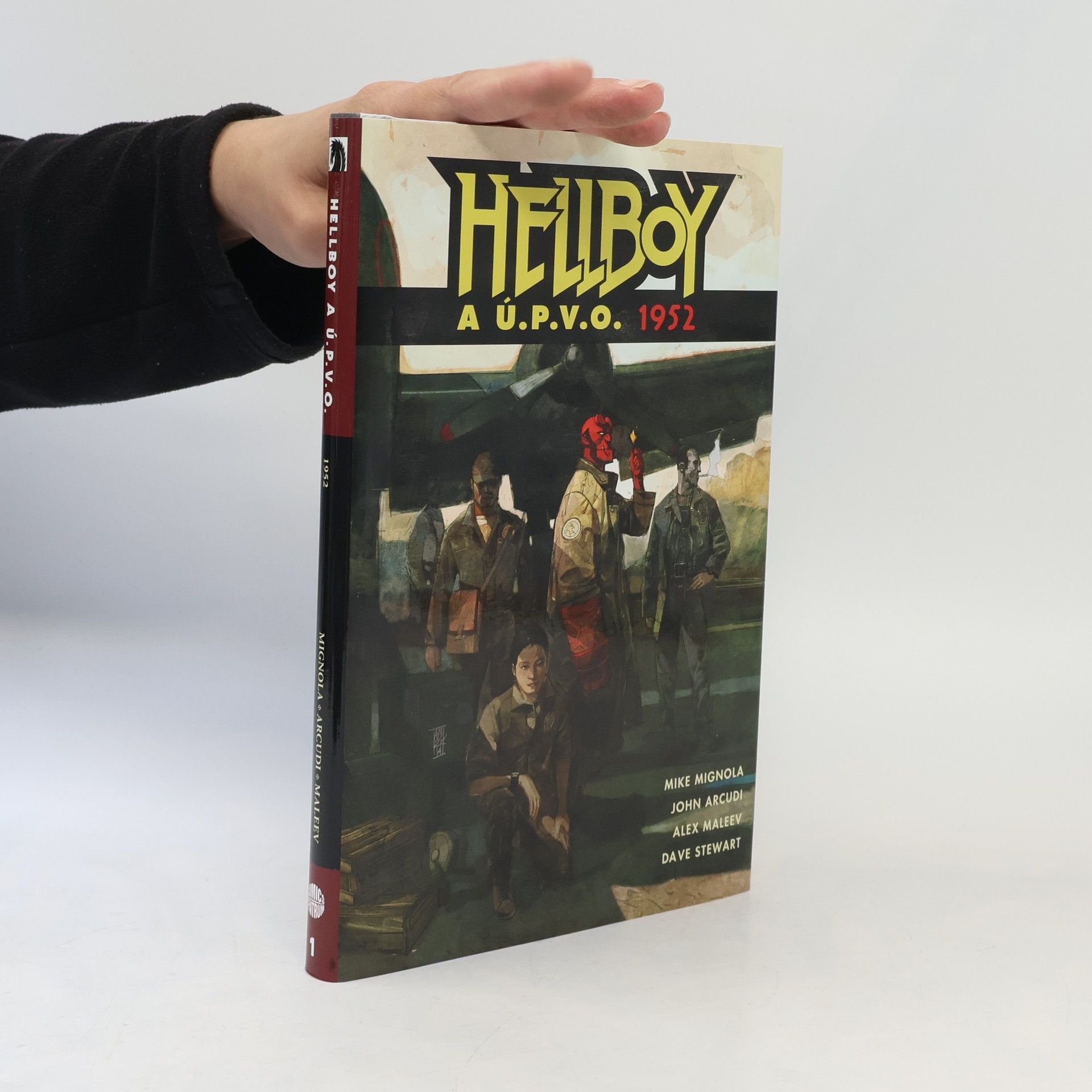 Alex Maleev Hellboy a Ú.P.V.O.. 1952
