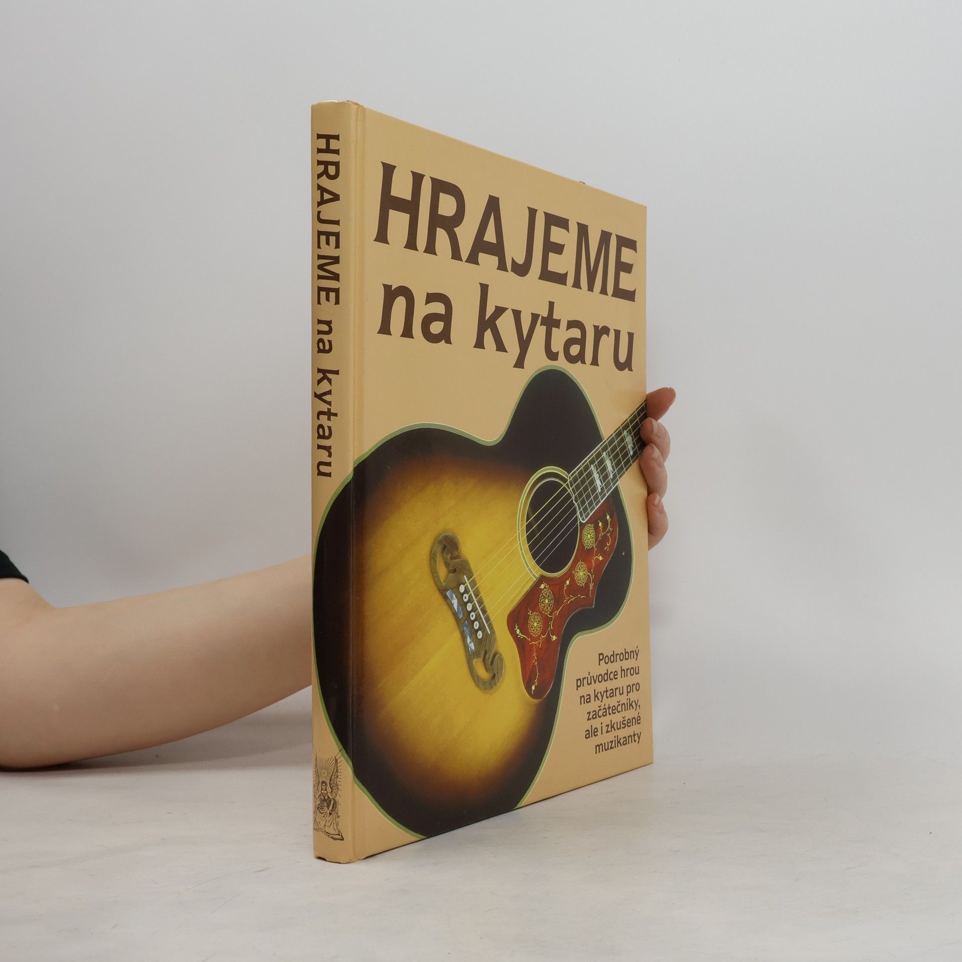 Pavel Dan Hrajeme na kytaru