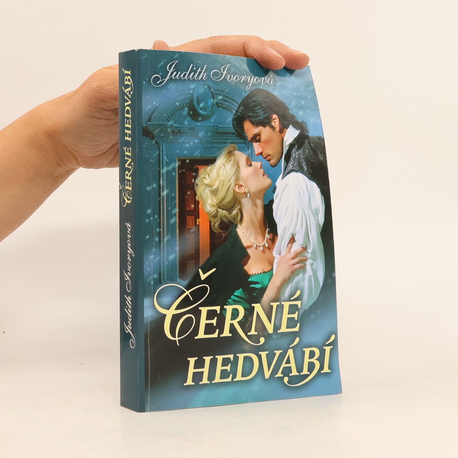 Judith Ivory Černé hedvábí