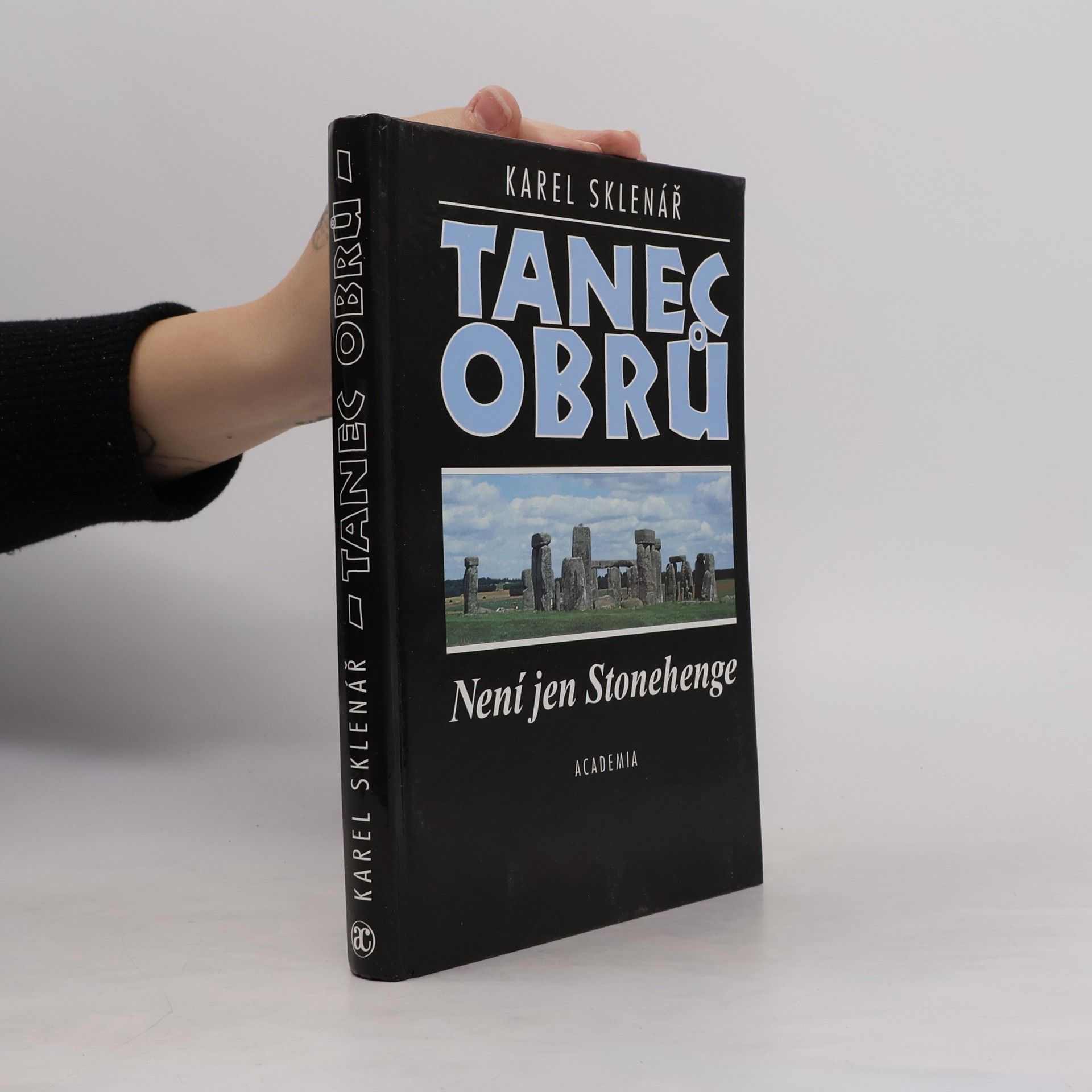 Karel Sklenář Tanec obrů: Není jen Stonehenge