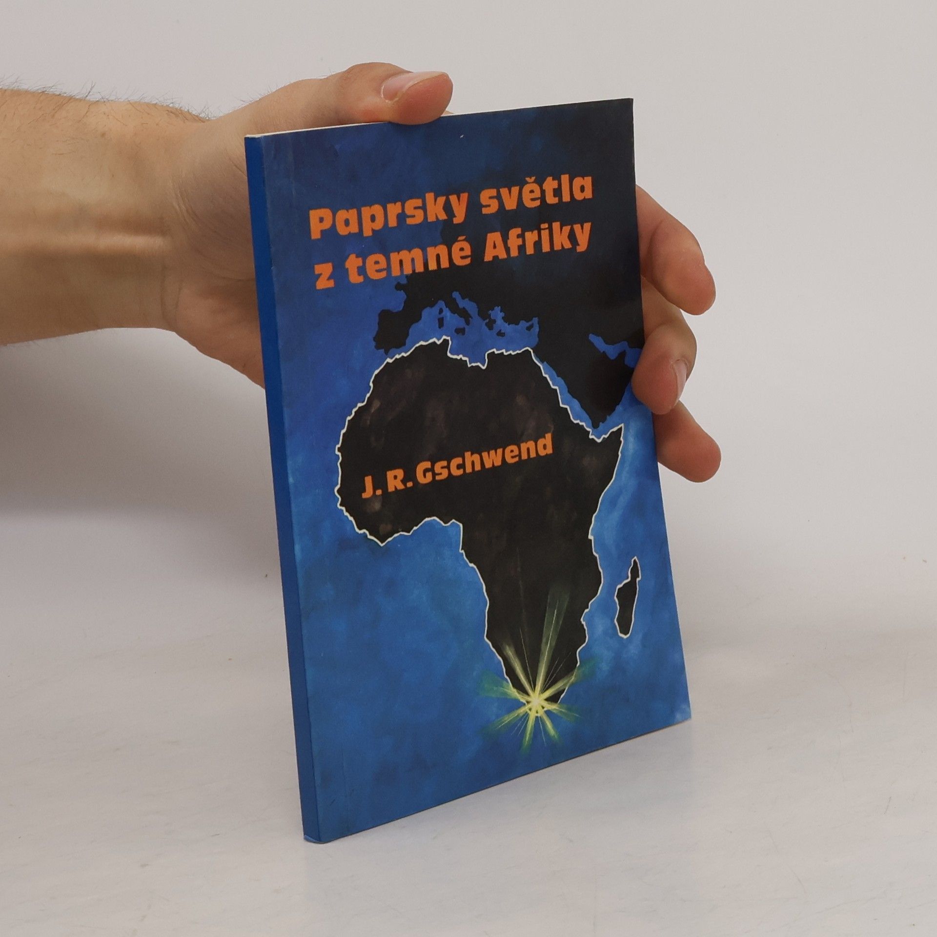 Paprsky světla z temné Afriky : Poučné a napínavé příběhy o tom, jak Bůh vedl J. R. Gschwenda v osobním životě i mezi Afričany