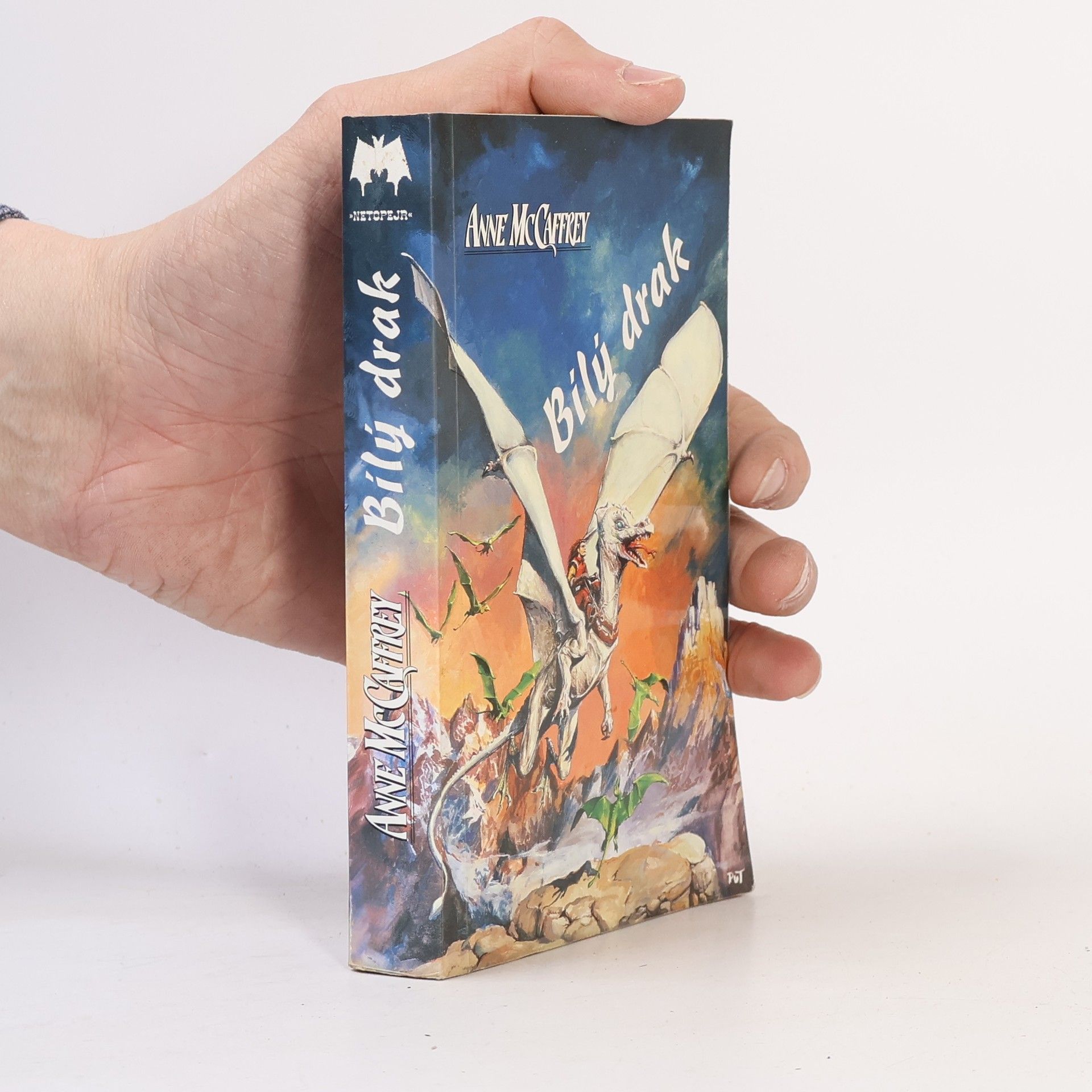 Anne McCaffrey Bílý drak