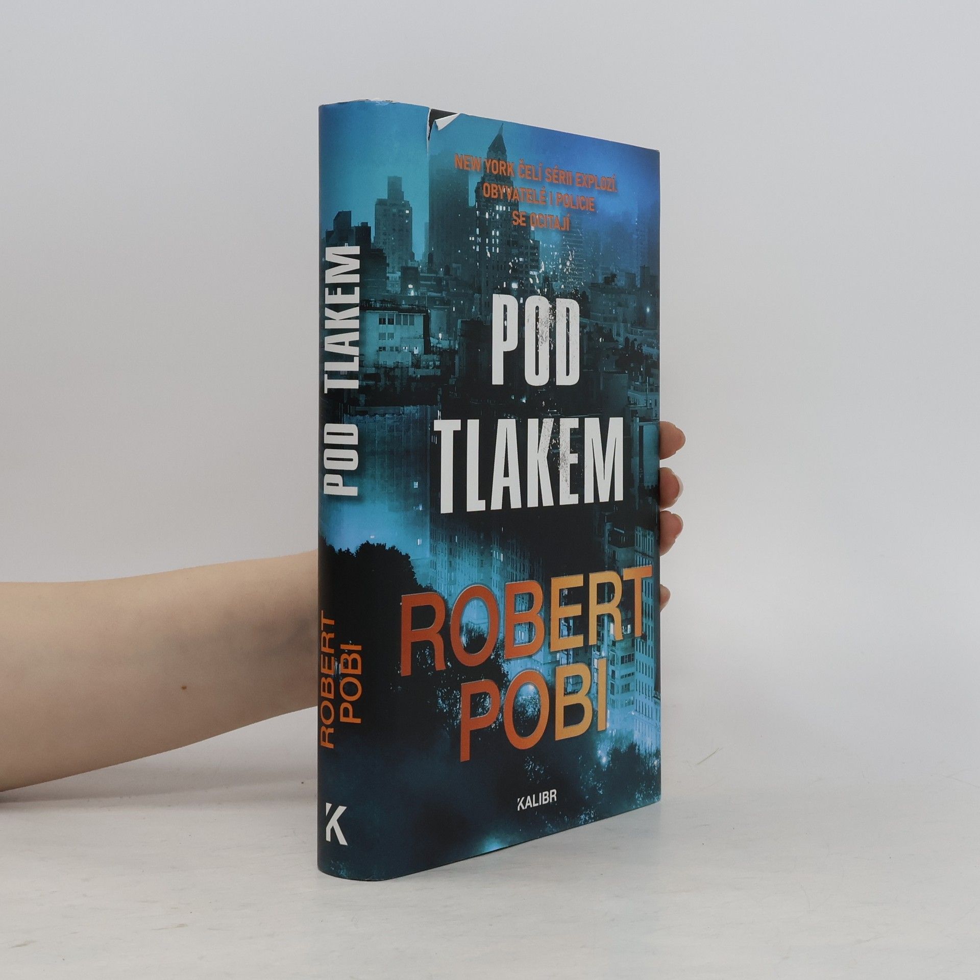 Pod tlakem