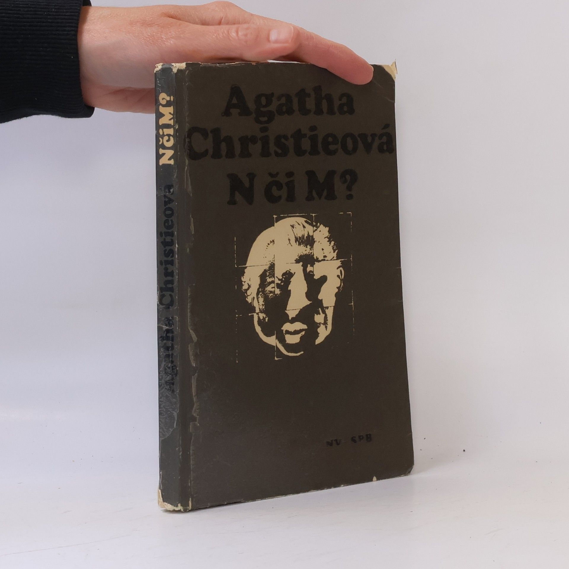 Agatha Christie N či M?