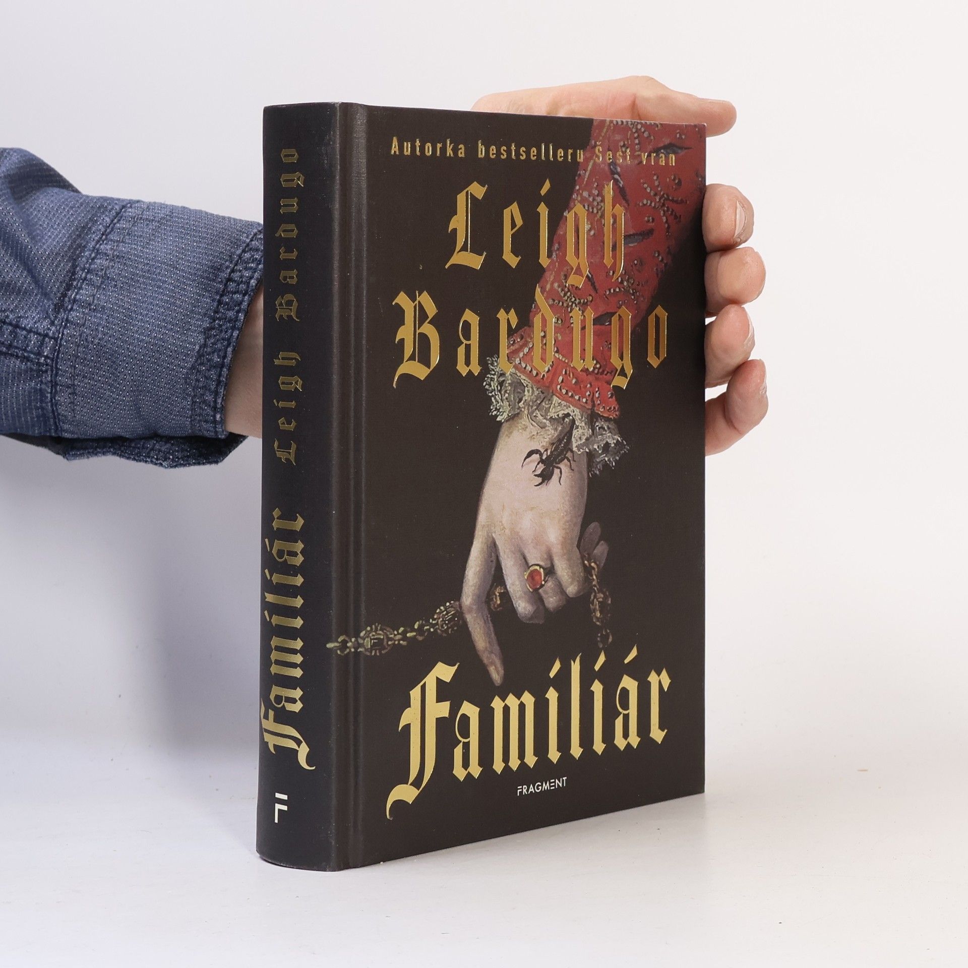 Leigh Bardugo Familiár
