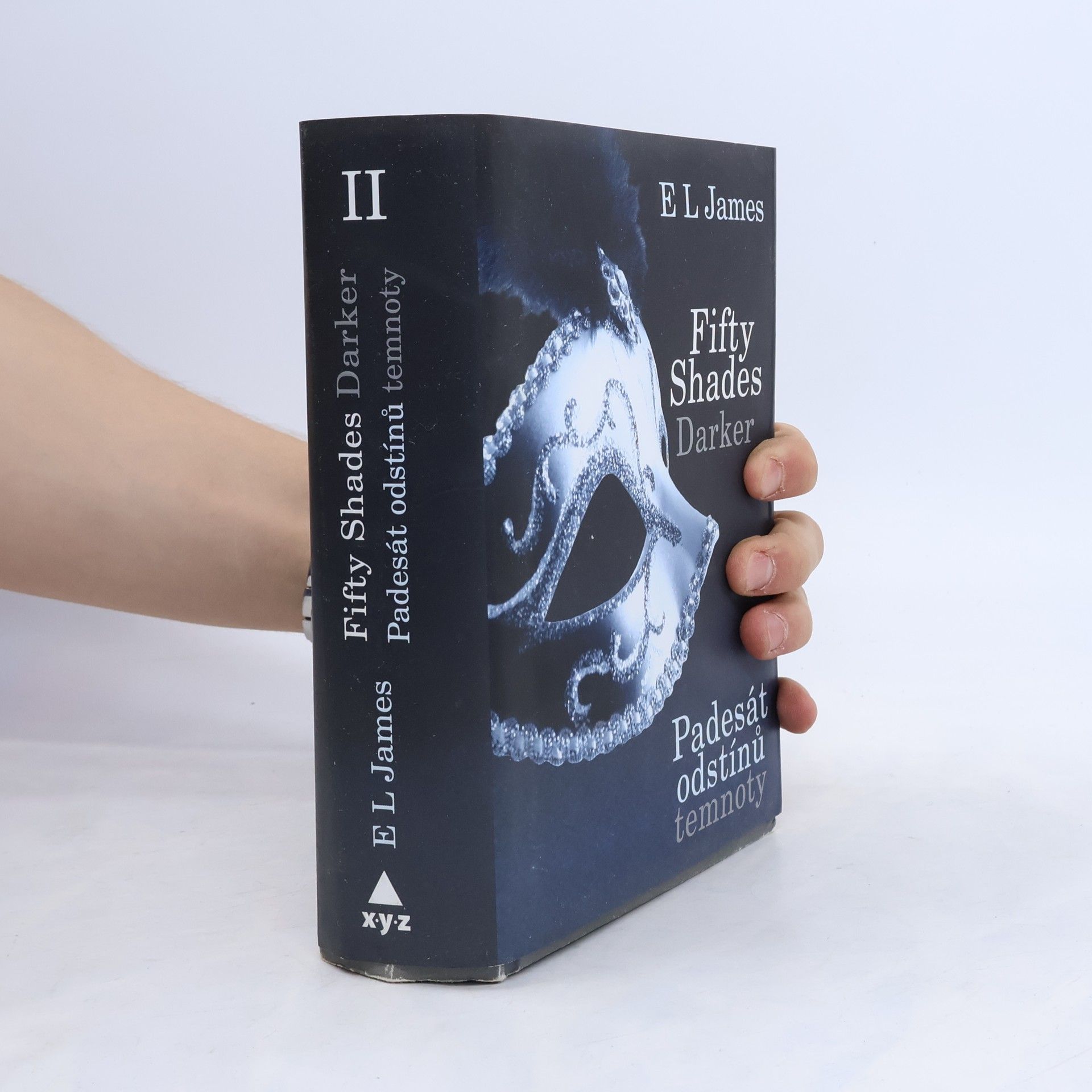 E. L. James Padesát odstínů temnoty