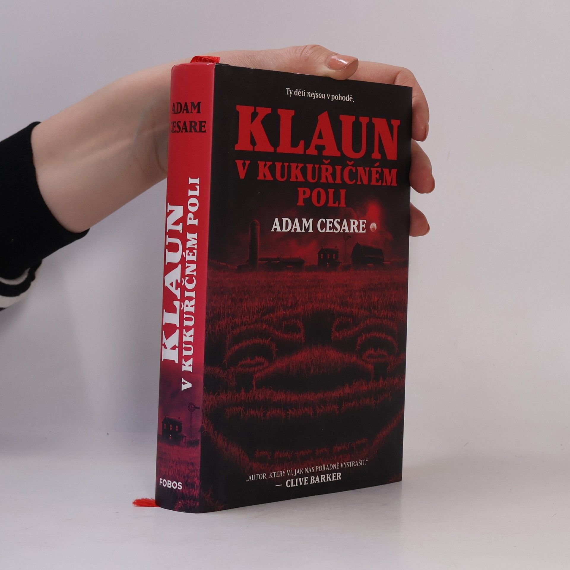 Adam Cesare Klaun v kukuřičném poli